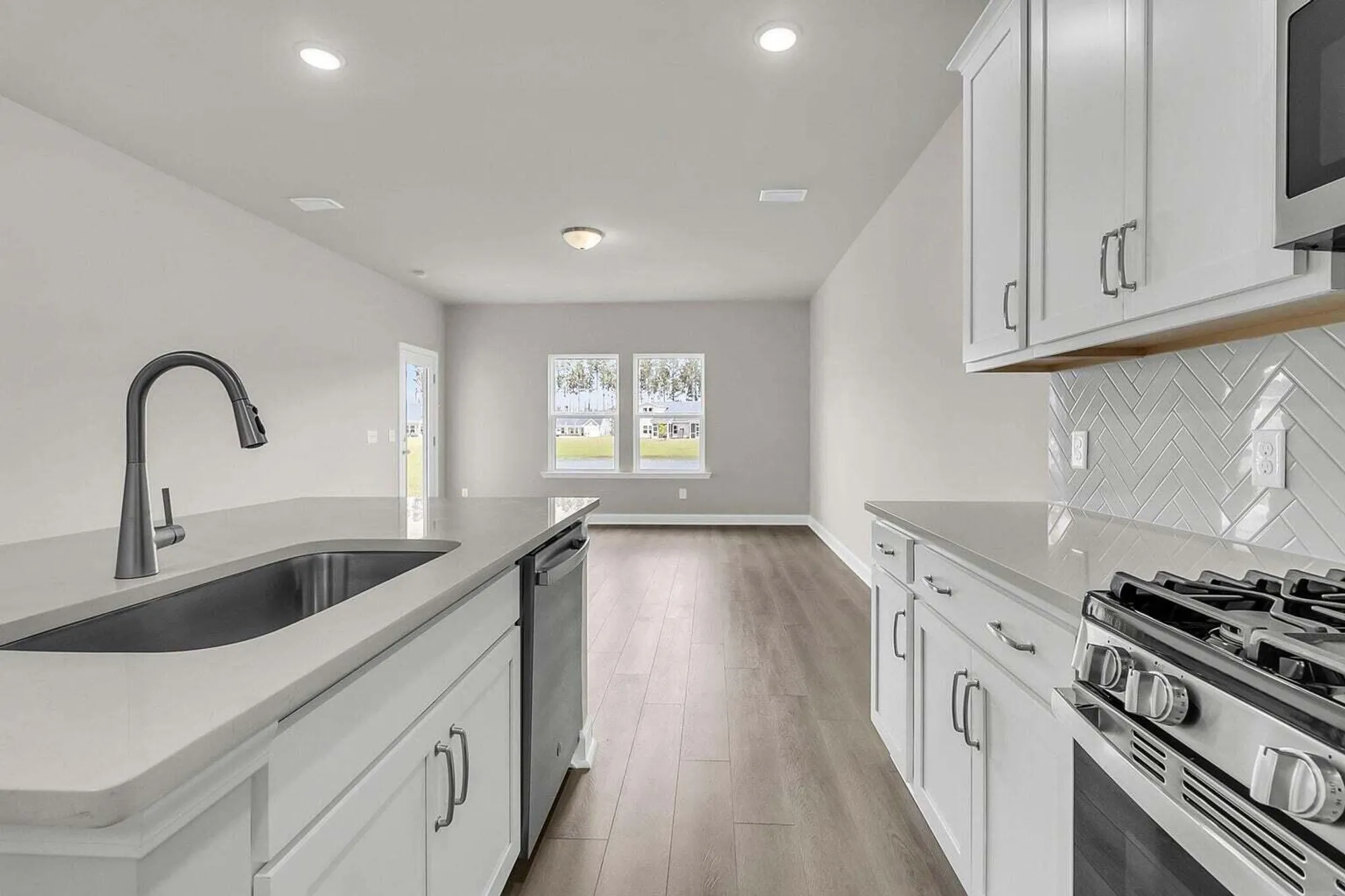 Property Slideshow image 11 of 21 | 912 dusk dr, Summerville, SC, 29486