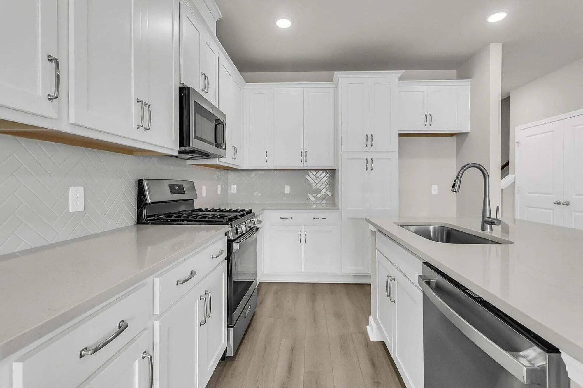 Property Slideshow image 9 of 21 | 912 dusk dr, Summerville, SC, 29486