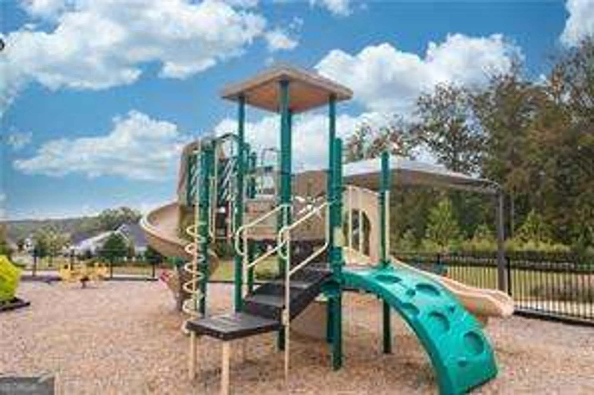 Property Slideshow image 31 of 37 | 5627 maple bluff way, Hoschton, GA, 30548