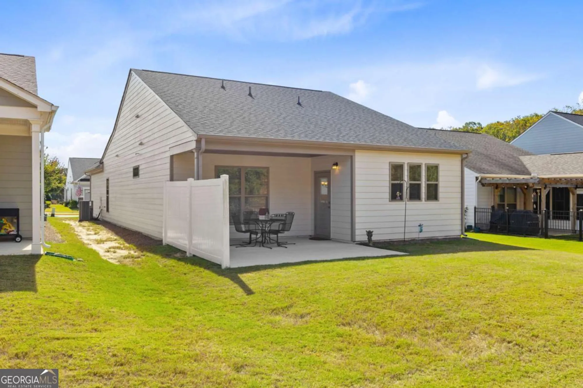 Property Slideshow image 24 of 37 | 5627 maple bluff way, Hoschton, GA, 30548