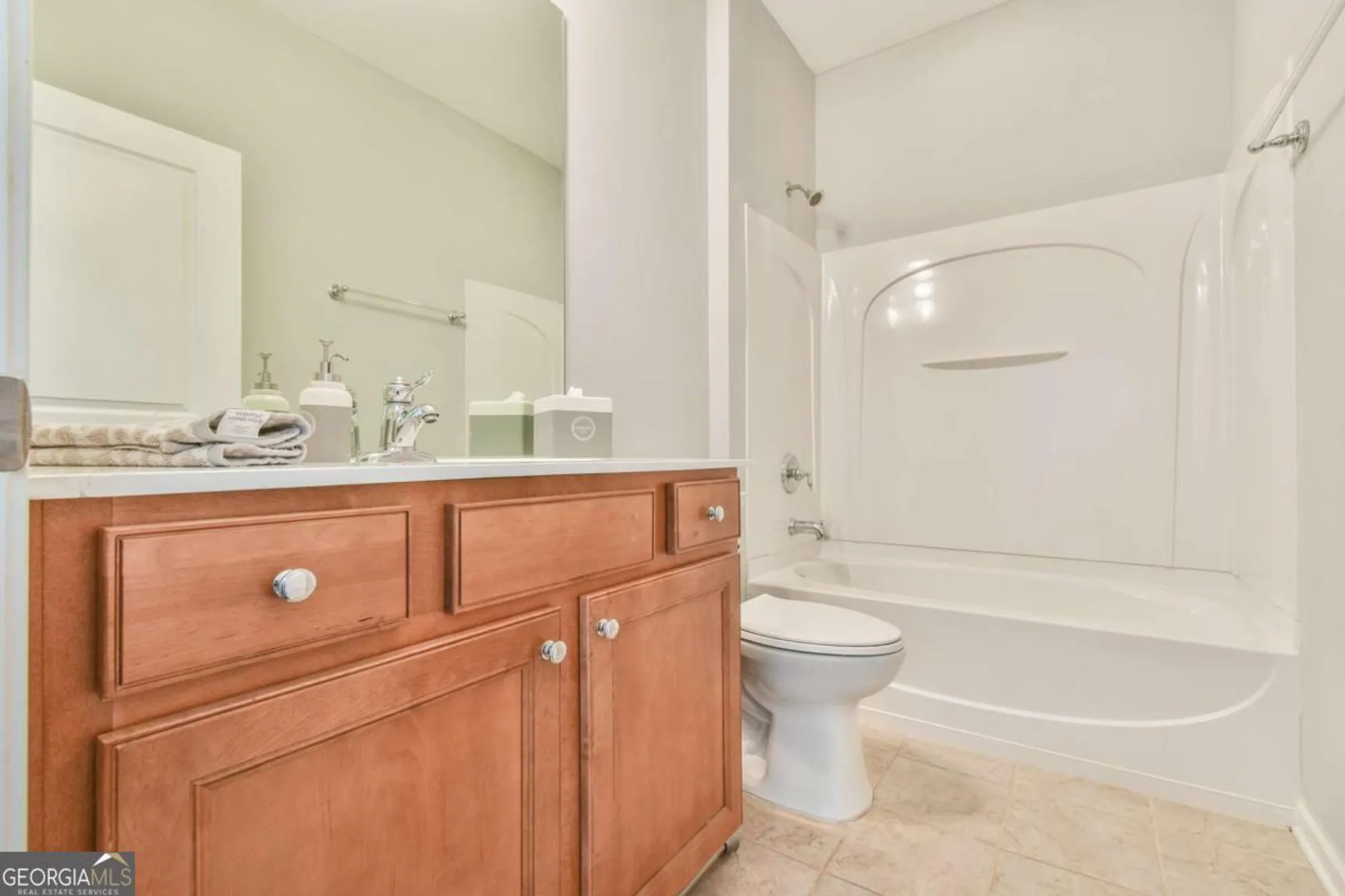 Property Slideshow image 10 of 30 | 5960 chimney rock dr, Hoschton, GA, 30548