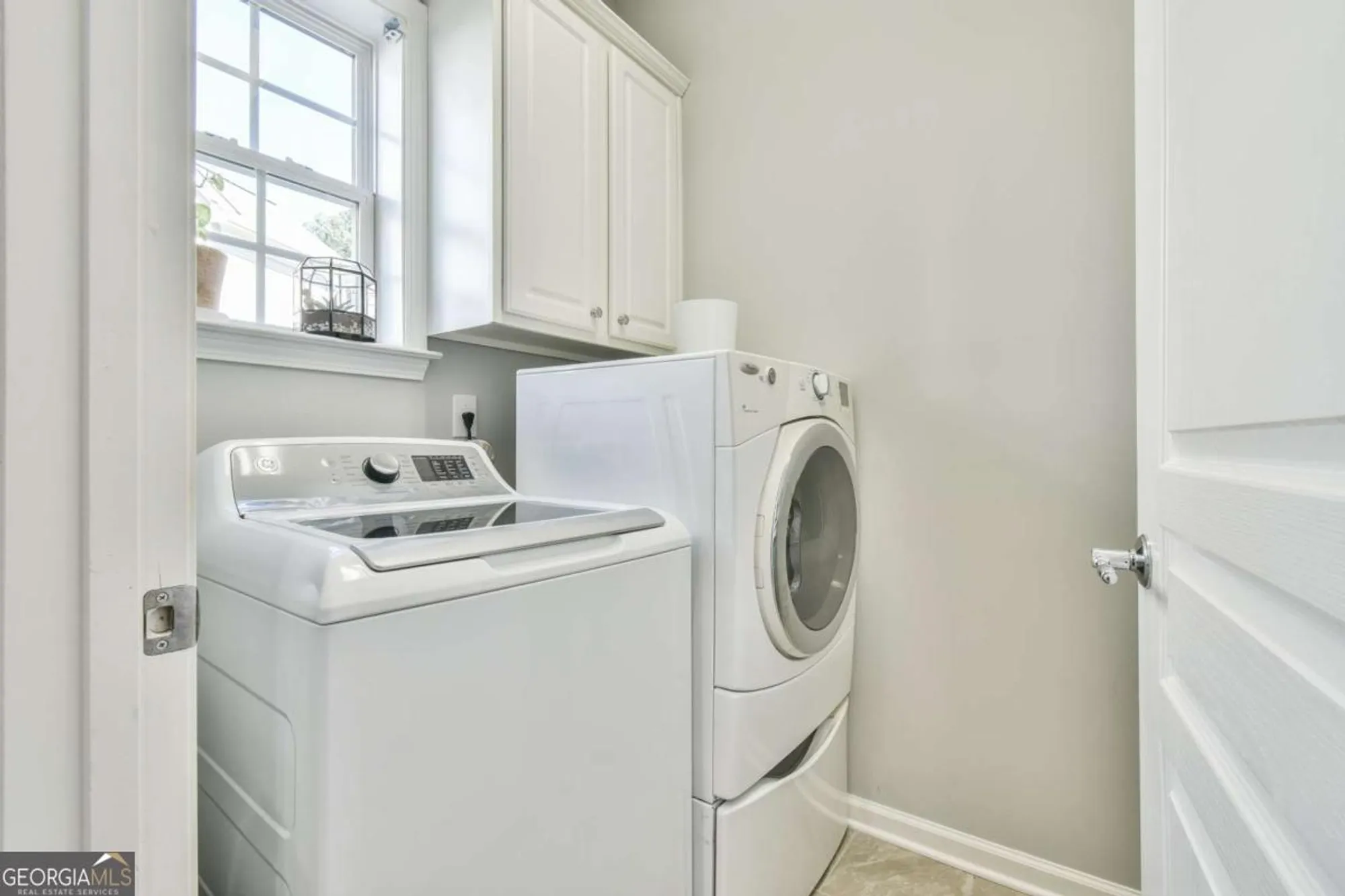 Property Slideshow image 22 of 30 | 5960 chimney rock dr, Hoschton, GA, 30548