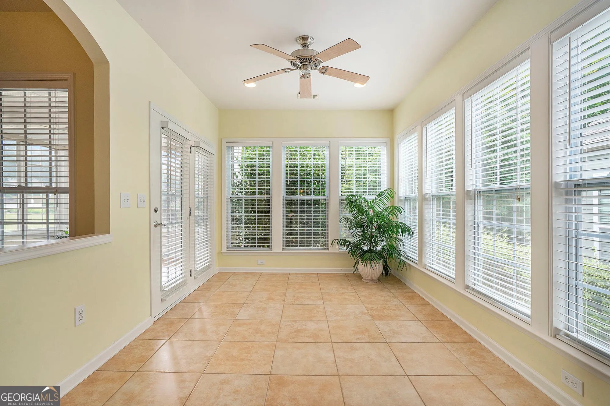 Property Slideshow image 16 of 49 | 6503 grove park dr, Hoschton, GA, 30548