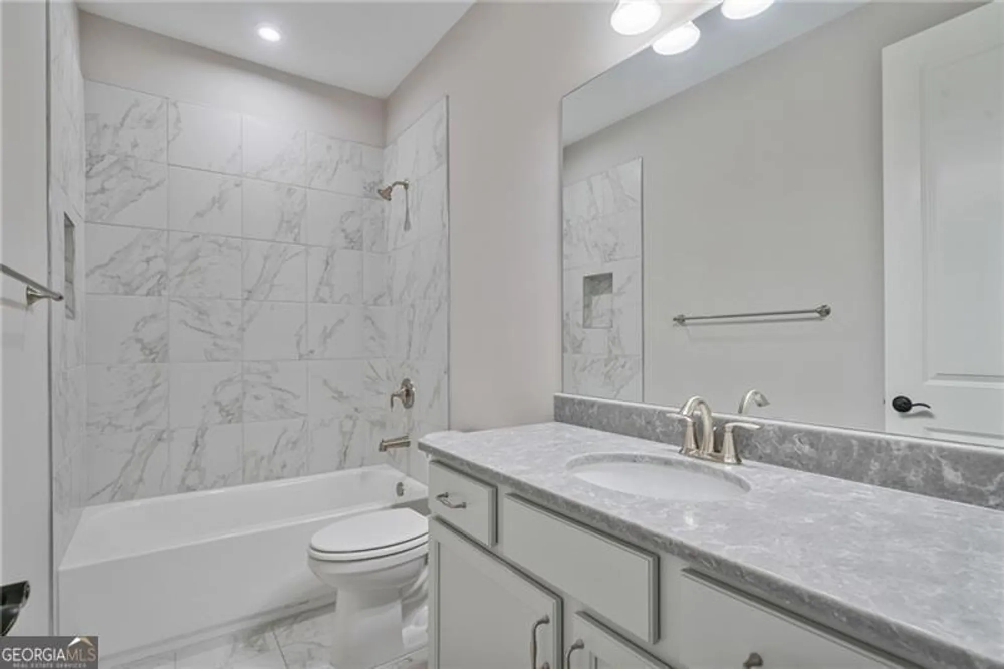 Property Slideshow image 33 of 57 | 272 silver ct, Hoschton, GA, 30548