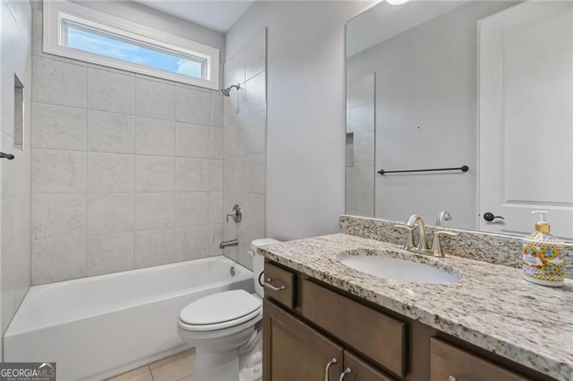 Property Slideshow image 32 of 57 | 272 silver ct, Hoschton, GA, 30548