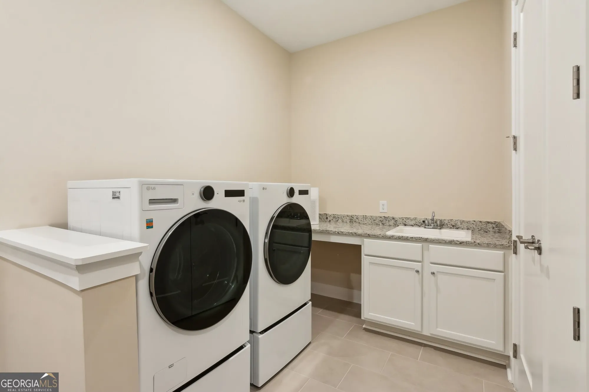 Property Slideshow image 35 of 70 | 7080 cottage grove dr, Flowery Branch, GA, 30542