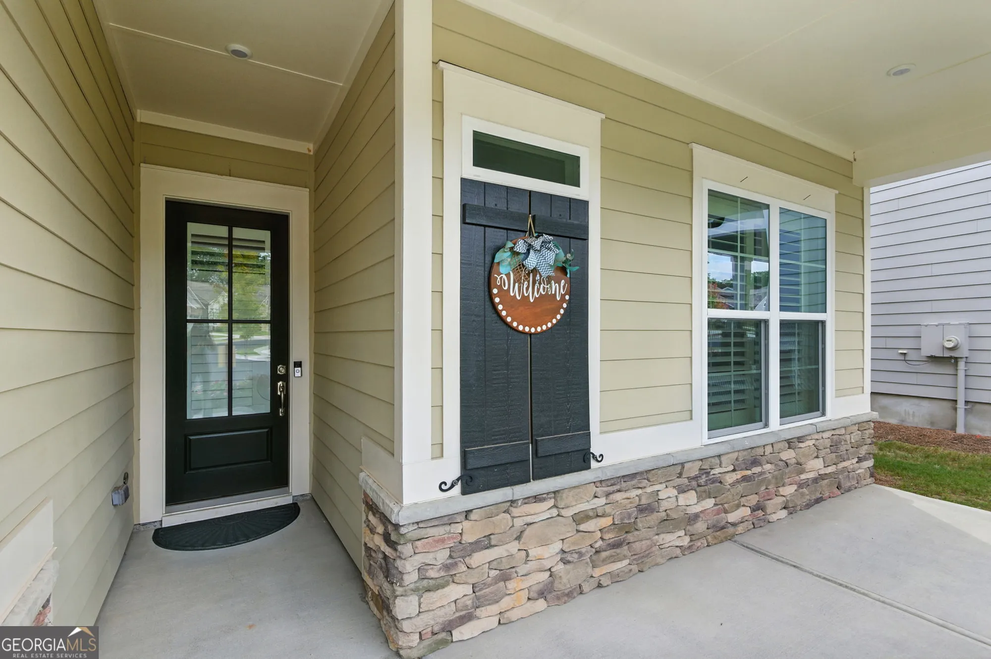 Property Slideshow image 4 of 70 | 7080 cottage grove dr, Flowery Branch, GA, 30542