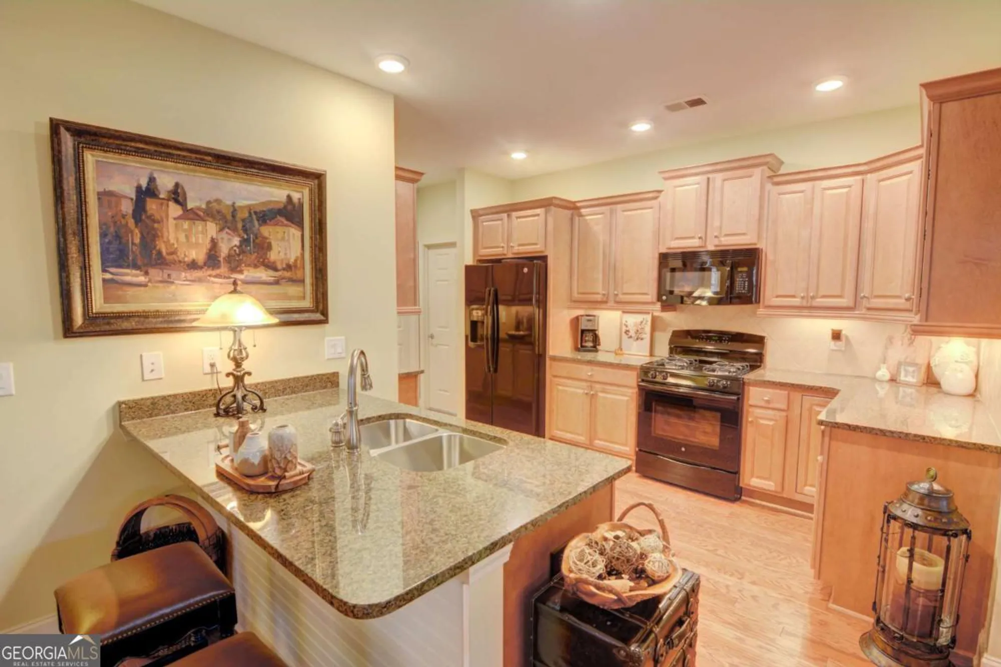 Property Slideshow image 18 of 36 | 910 brook knoll ln, Cumming, GA, 30041