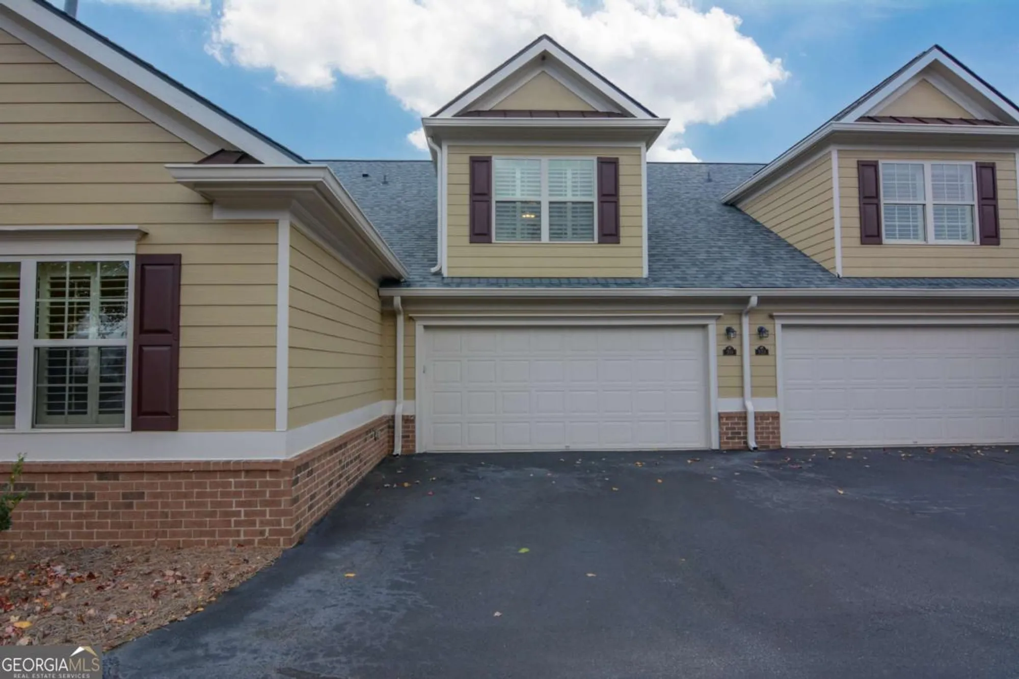 Property Slideshow image 4 of 36 | 910 brook knoll ln, Cumming, GA, 30041