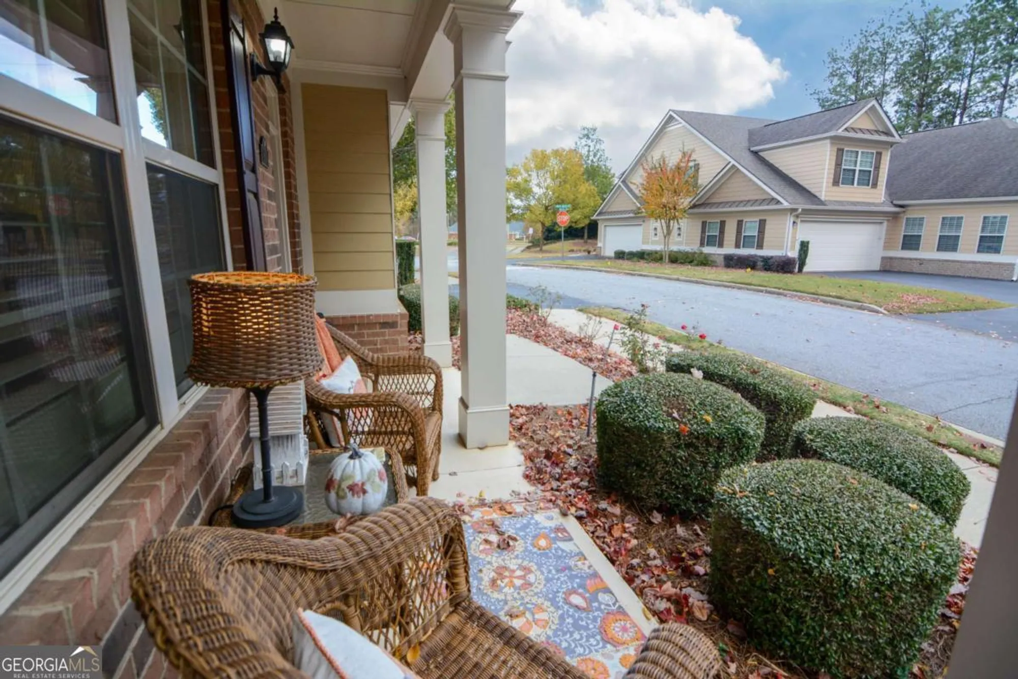 Property Slideshow image 6 of 36 | 910 brook knoll ln, Cumming, GA, 30041