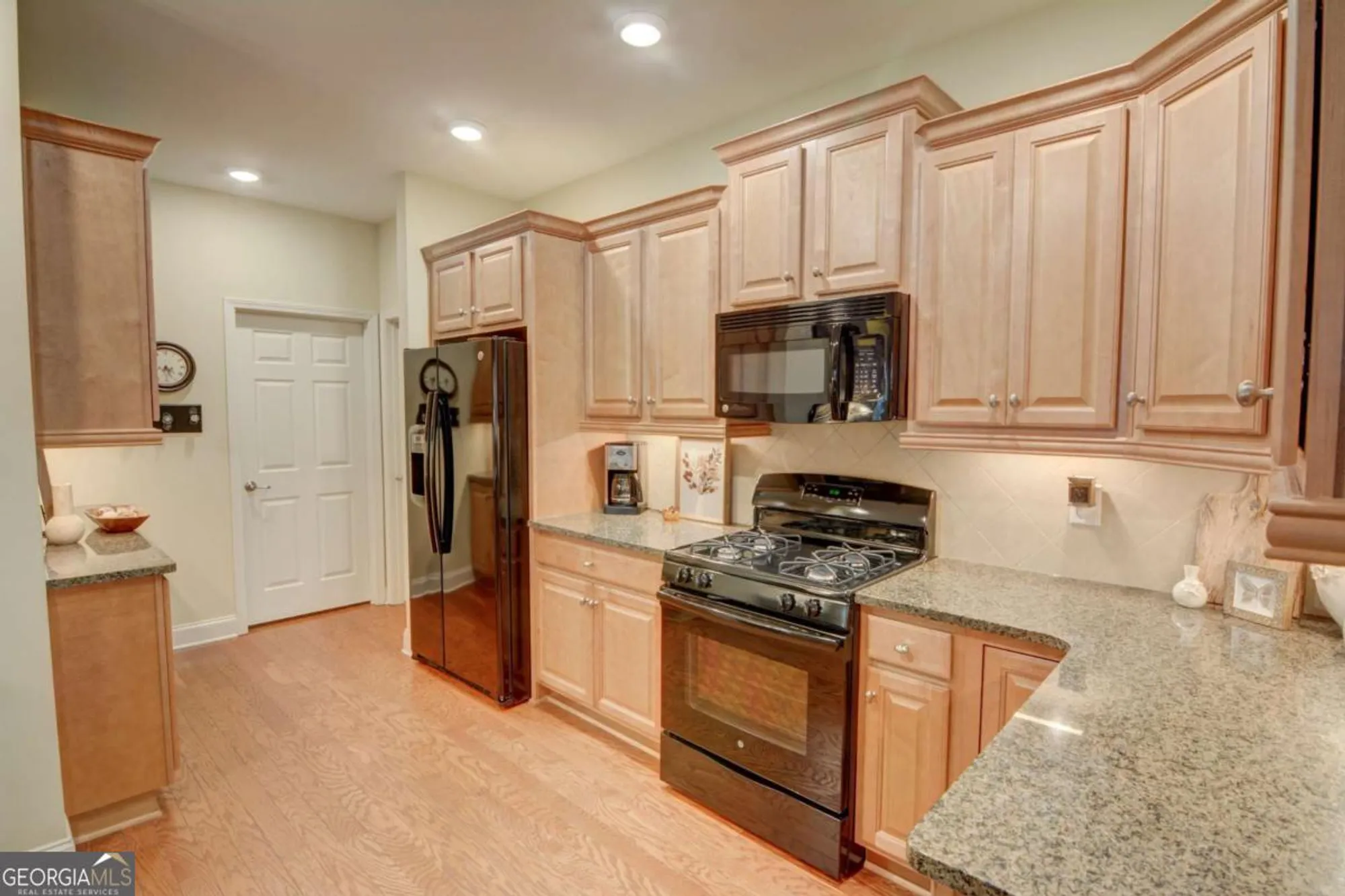 Property Slideshow image 22 of 36 | 910 brook knoll ln, Cumming, GA, 30041