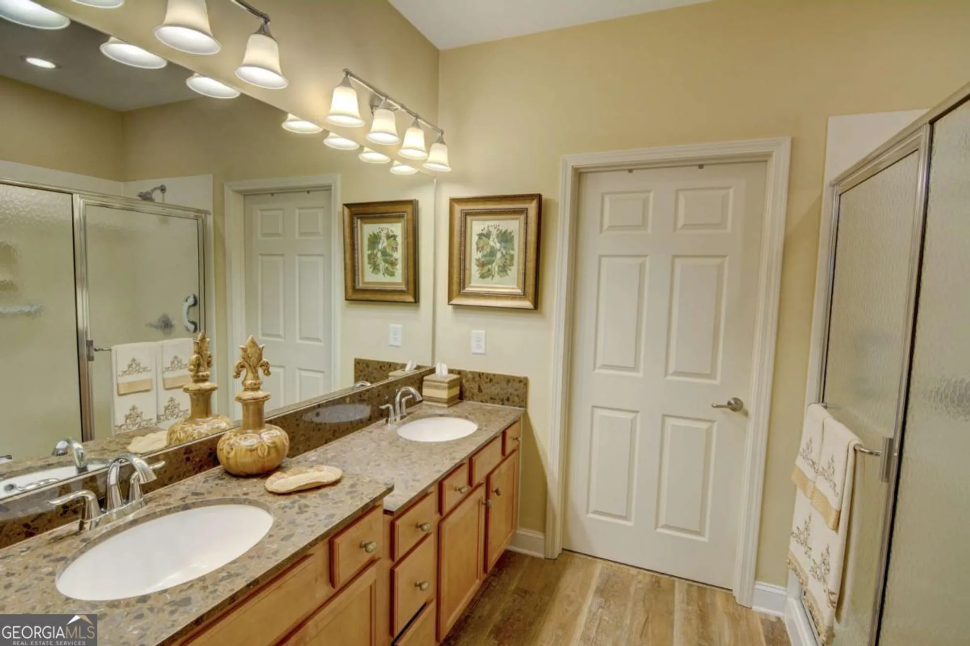 Property Slideshow image 26 of 36 | 910 brook knoll ln, Cumming, GA, 30041