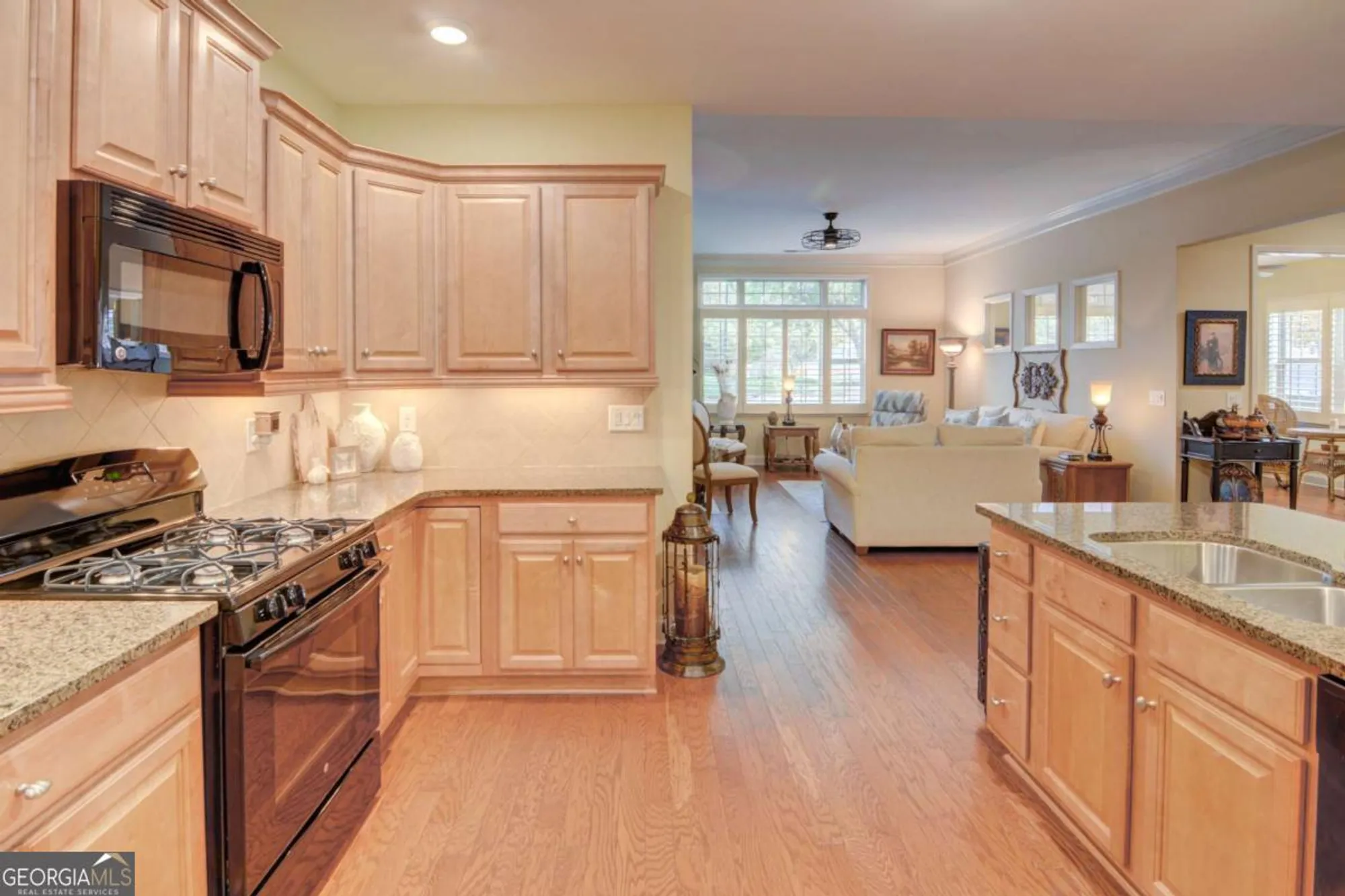 Property Slideshow image 20 of 36 | 910 brook knoll ln, Cumming, GA, 30041