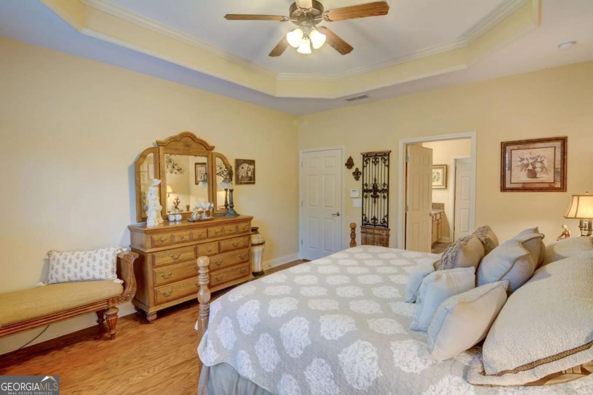 Property Slideshow image 24 of 36 | 910 brook knoll ln, Cumming, GA, 30041