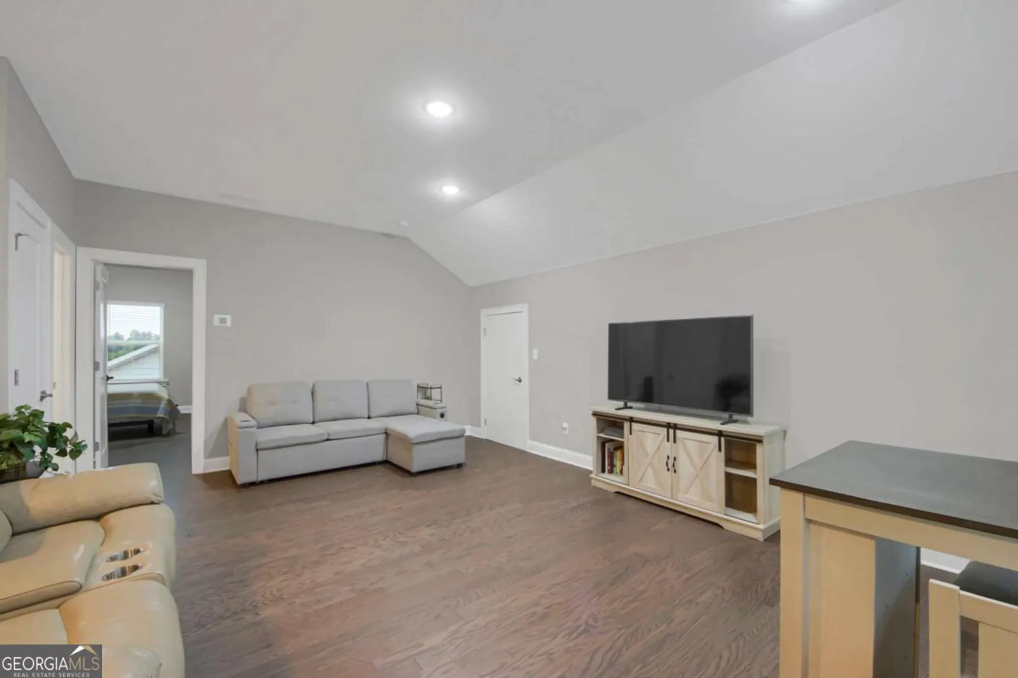 Property Slideshow image 23 of 58 | 6956 river rock dr, Flowery Branch, GA, 30542