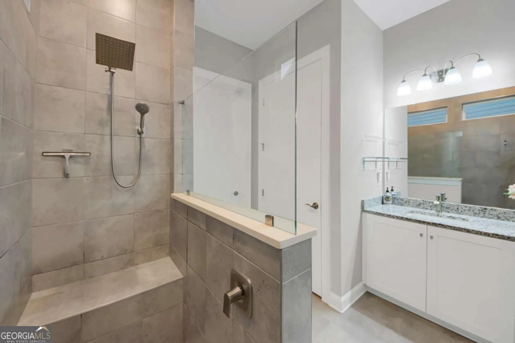 Property Slideshow image 17 of 58 | 6956 river rock dr, Flowery Branch, GA, 30542