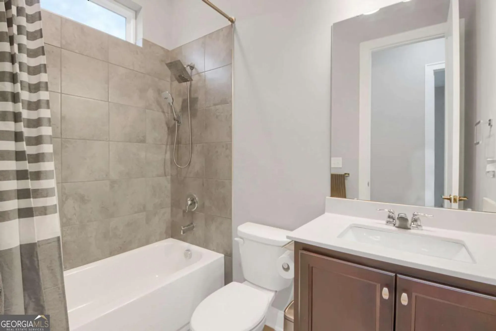 Property Slideshow image 20 of 58 | 6956 river rock dr, Flowery Branch, GA, 30542