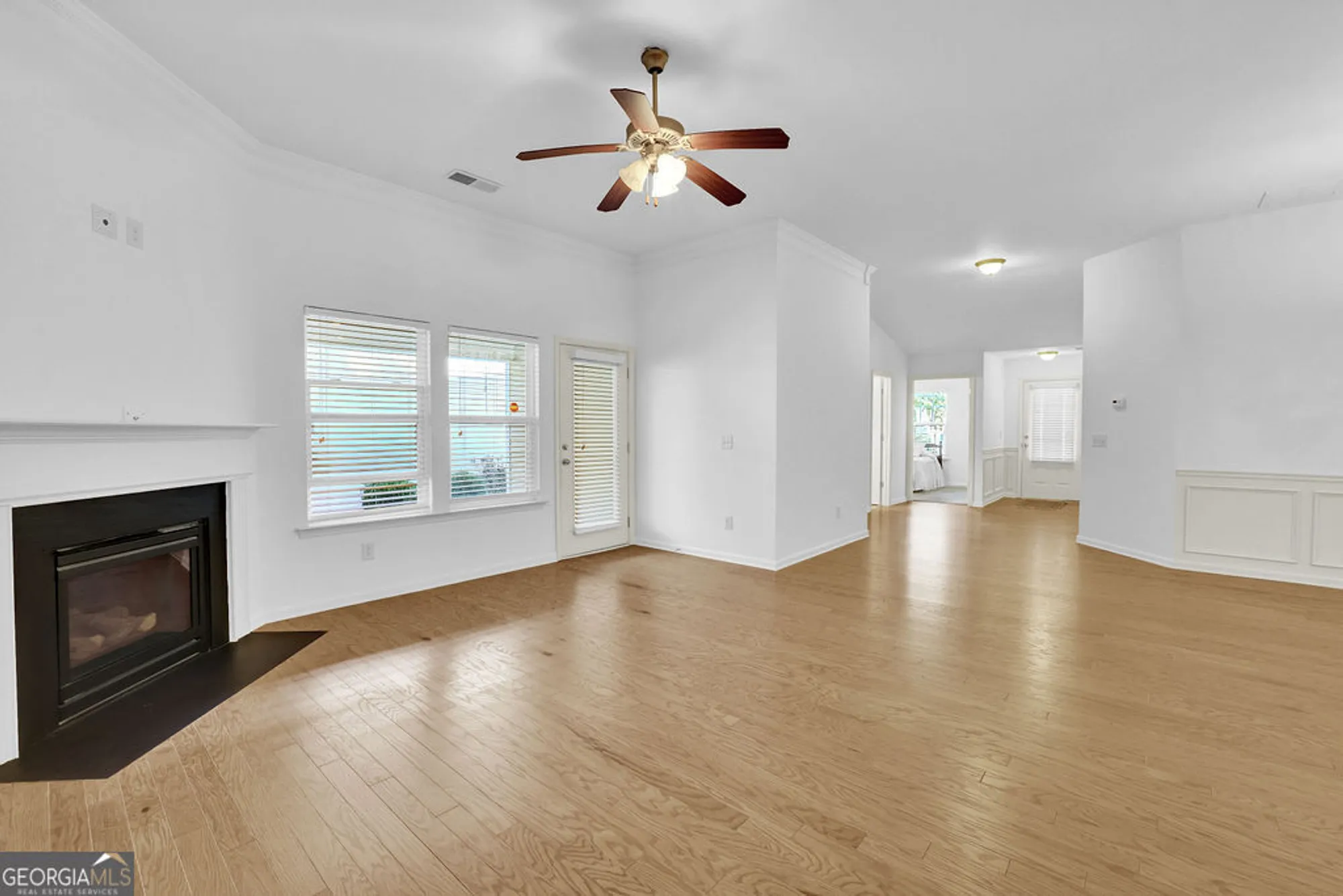 Property Slideshow image 4 of 36 | 134 abbey cir, Woodstock, GA, 30188