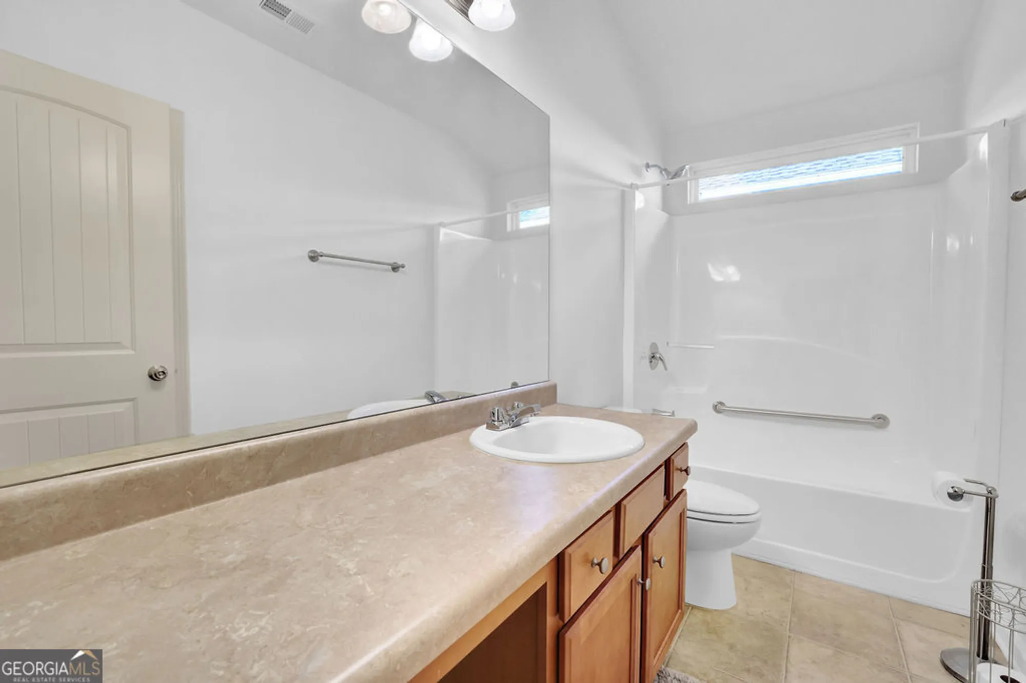 Property Slideshow image 27 of 36 | 134 abbey cir, Woodstock, GA, 30188