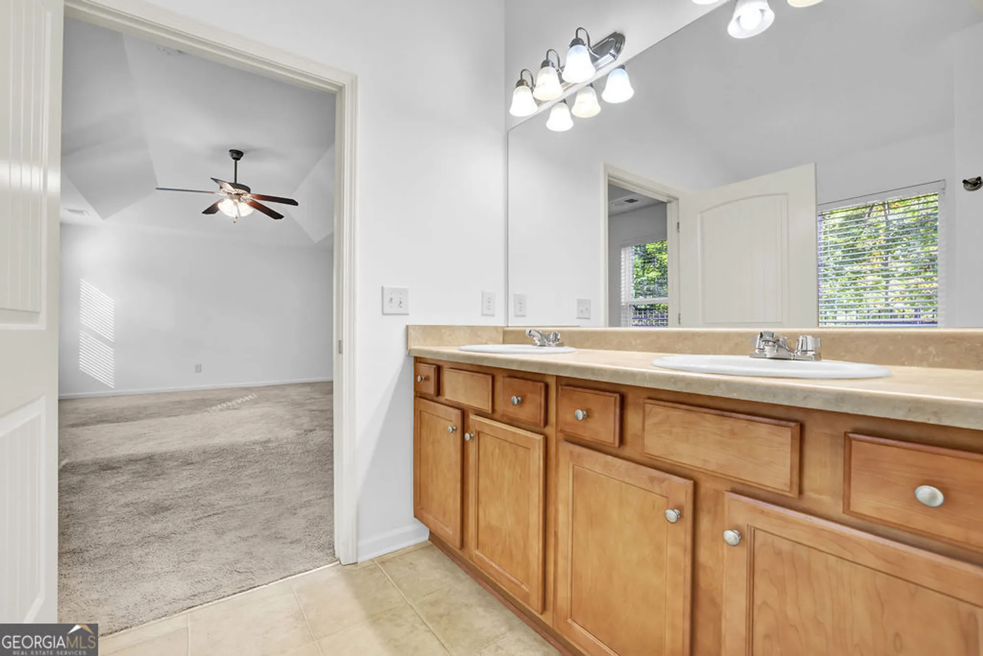 Property Slideshow image 23 of 36 | 134 abbey cir, Woodstock, GA, 30188