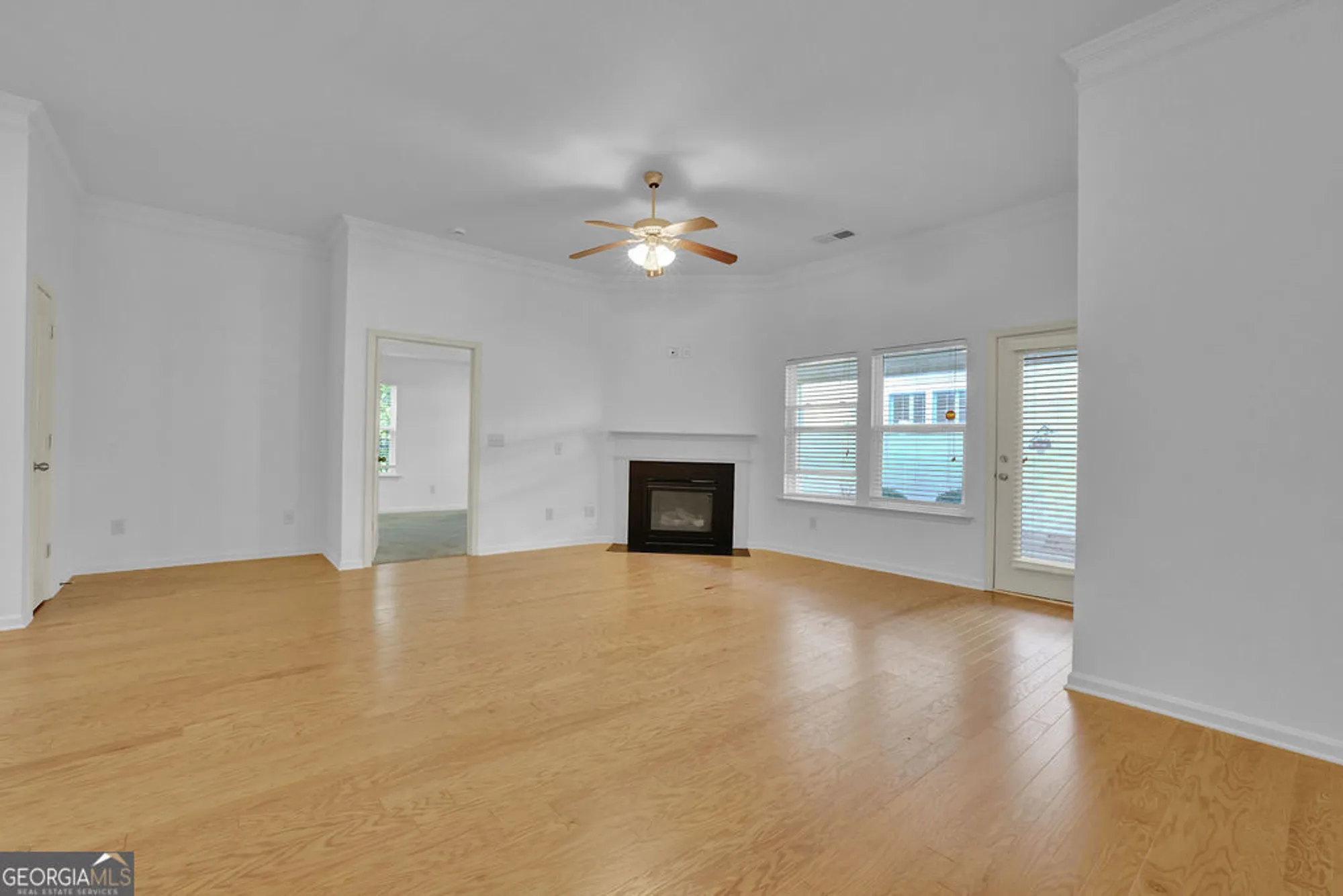 Property Slideshow image 7 of 36 | 134 abbey cir, Woodstock, GA, 30188