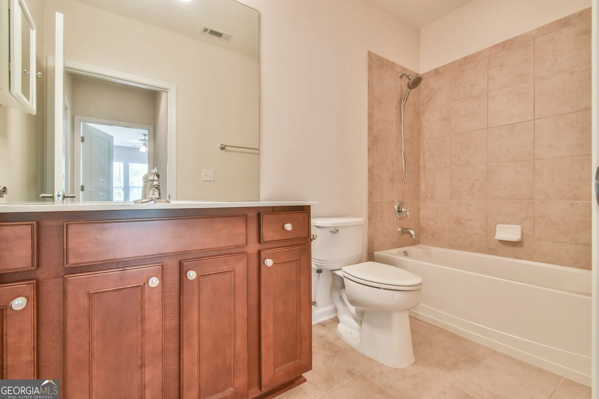 Property Slideshow image 31 of 45 | 6407 lantern rdg # 2, Hoschton, GA, 30548