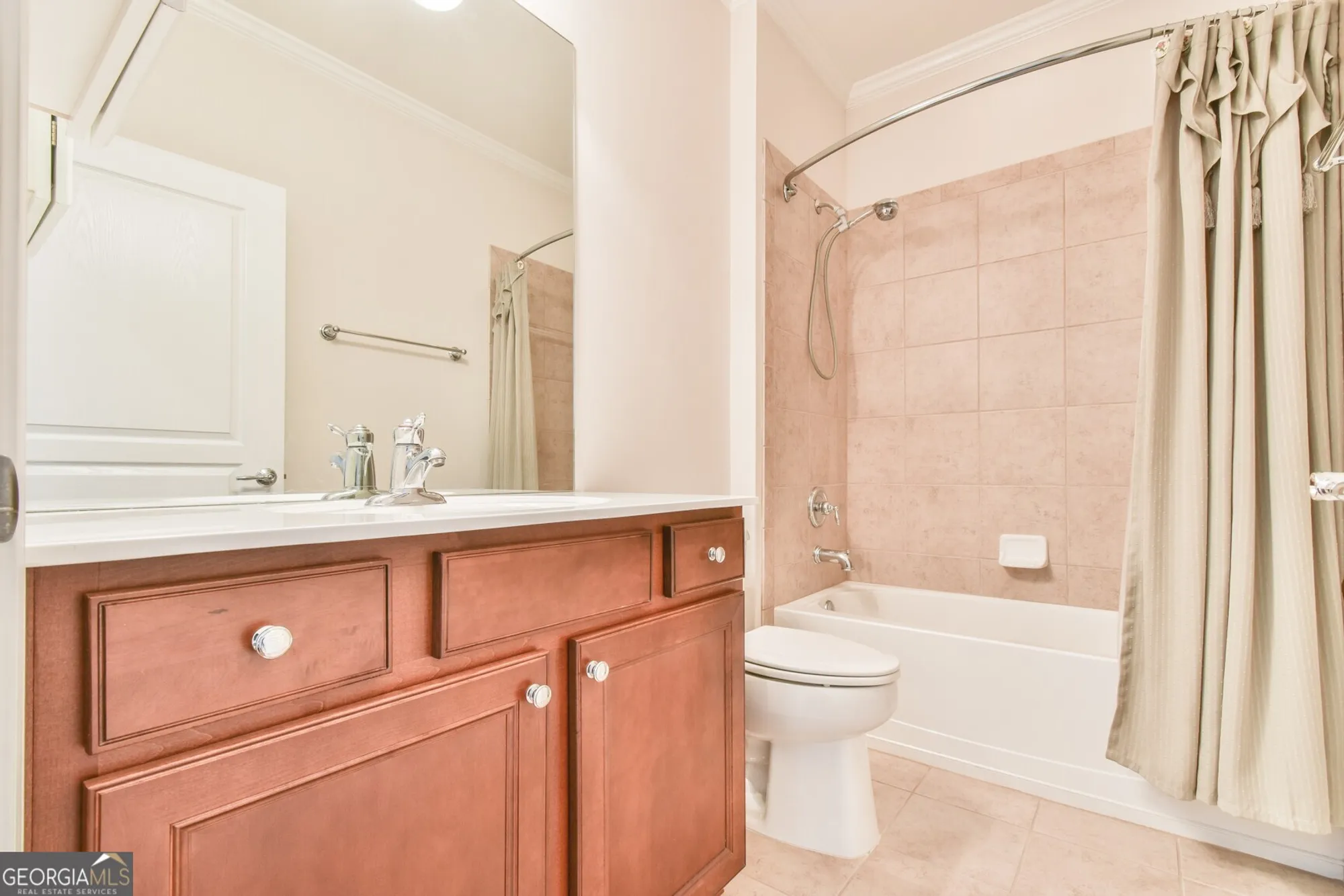 Property Slideshow image 23 of 45 | 6407 lantern rdg # 2, Hoschton, GA, 30548