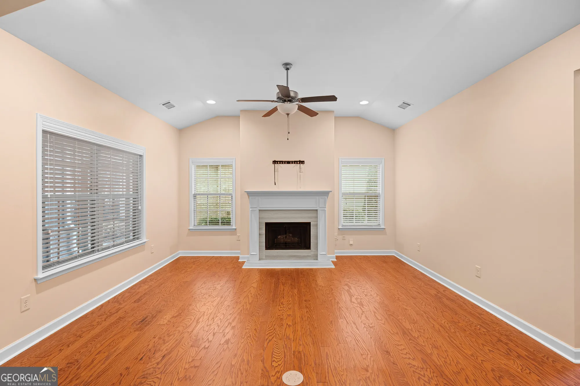 Property Slideshow image 10 of 29 | 1976 grove field ln 33, Marietta, GA, 30064