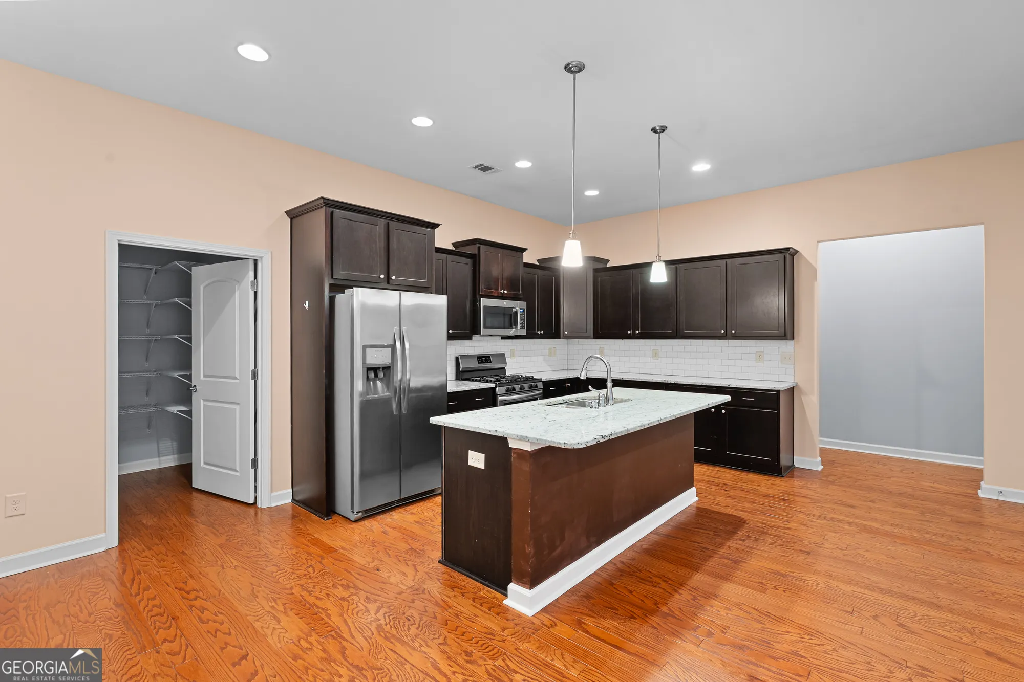 Property Slideshow image 4 of 29 | 1976 grove field ln 33, Marietta, GA, 30064