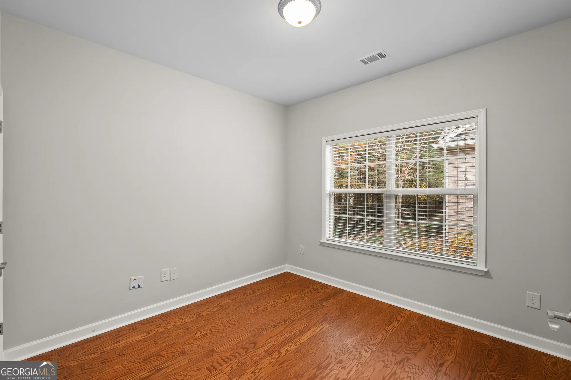 Property Slideshow image 13 of 29 | 1976 grove field ln 33, Marietta, GA, 30064