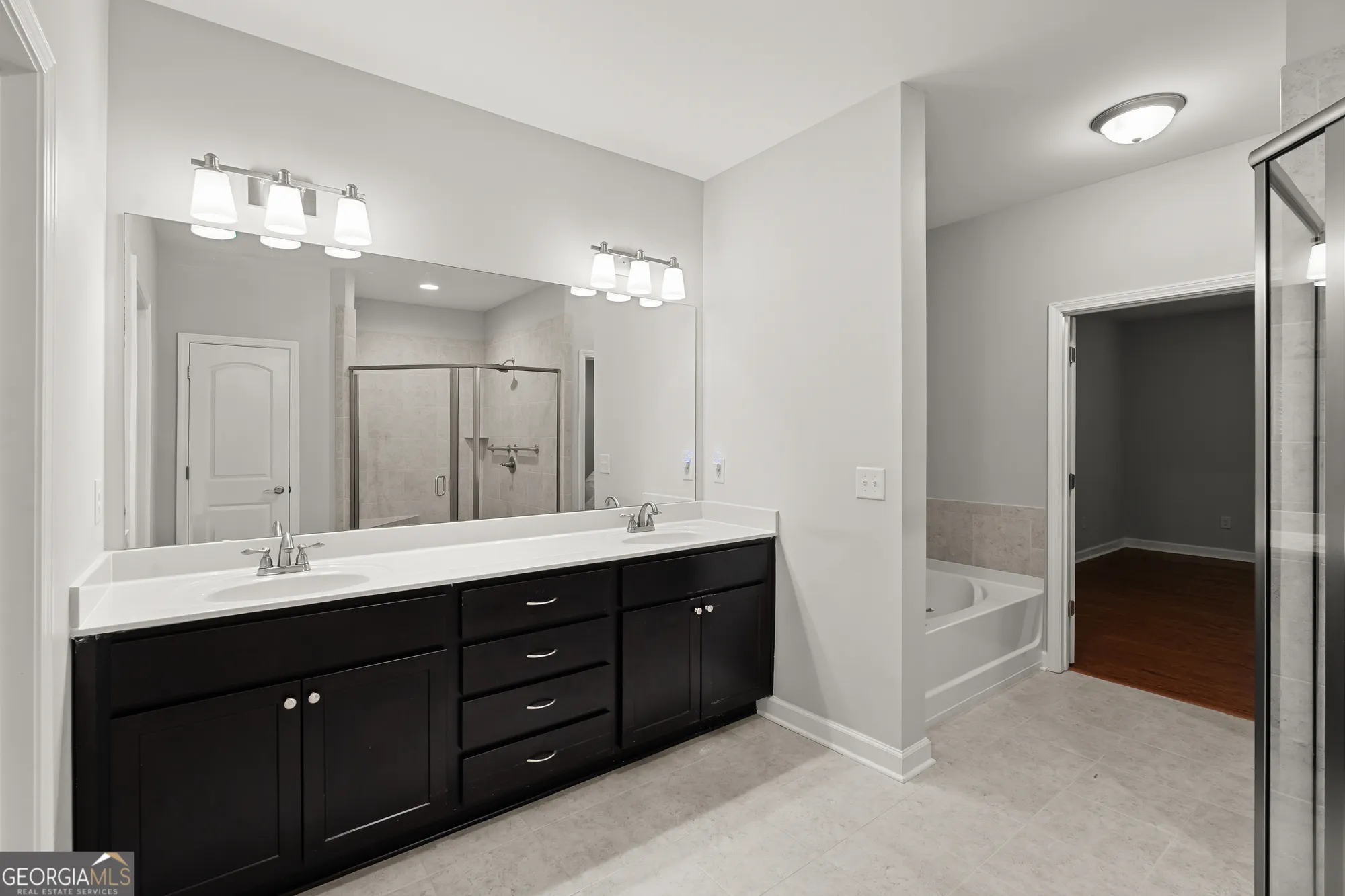 Property Slideshow image 16 of 29 | 1976 grove field ln 33, Marietta, GA, 30064