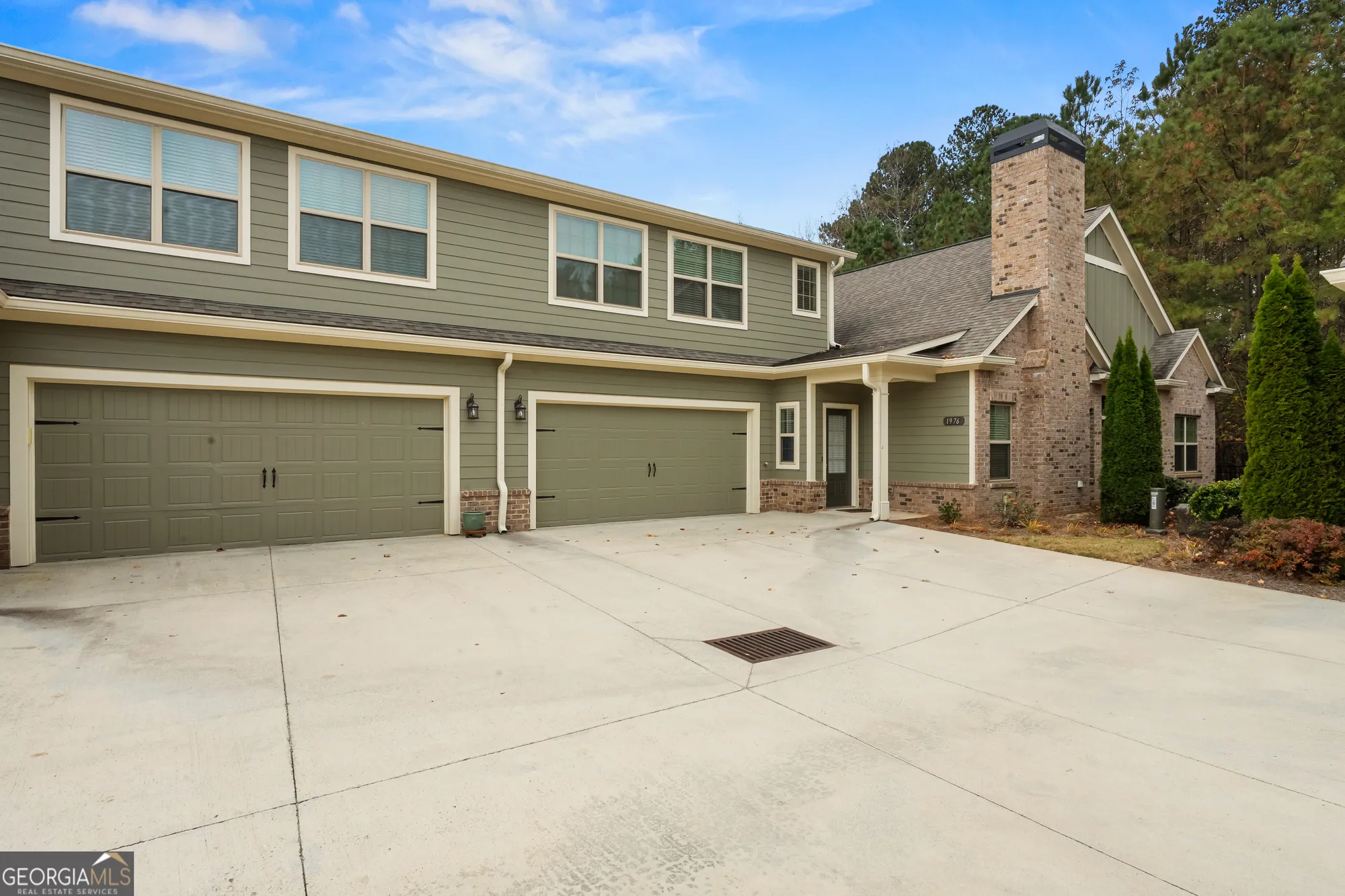 Property Slideshow image 1 of 29 | 1976 grove field ln 33, Marietta, GA, 30064