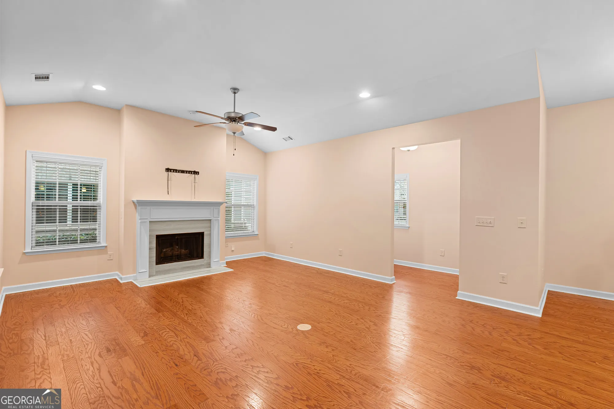 Property Slideshow image 9 of 29 | 1976 grove field ln 33, Marietta, GA, 30064