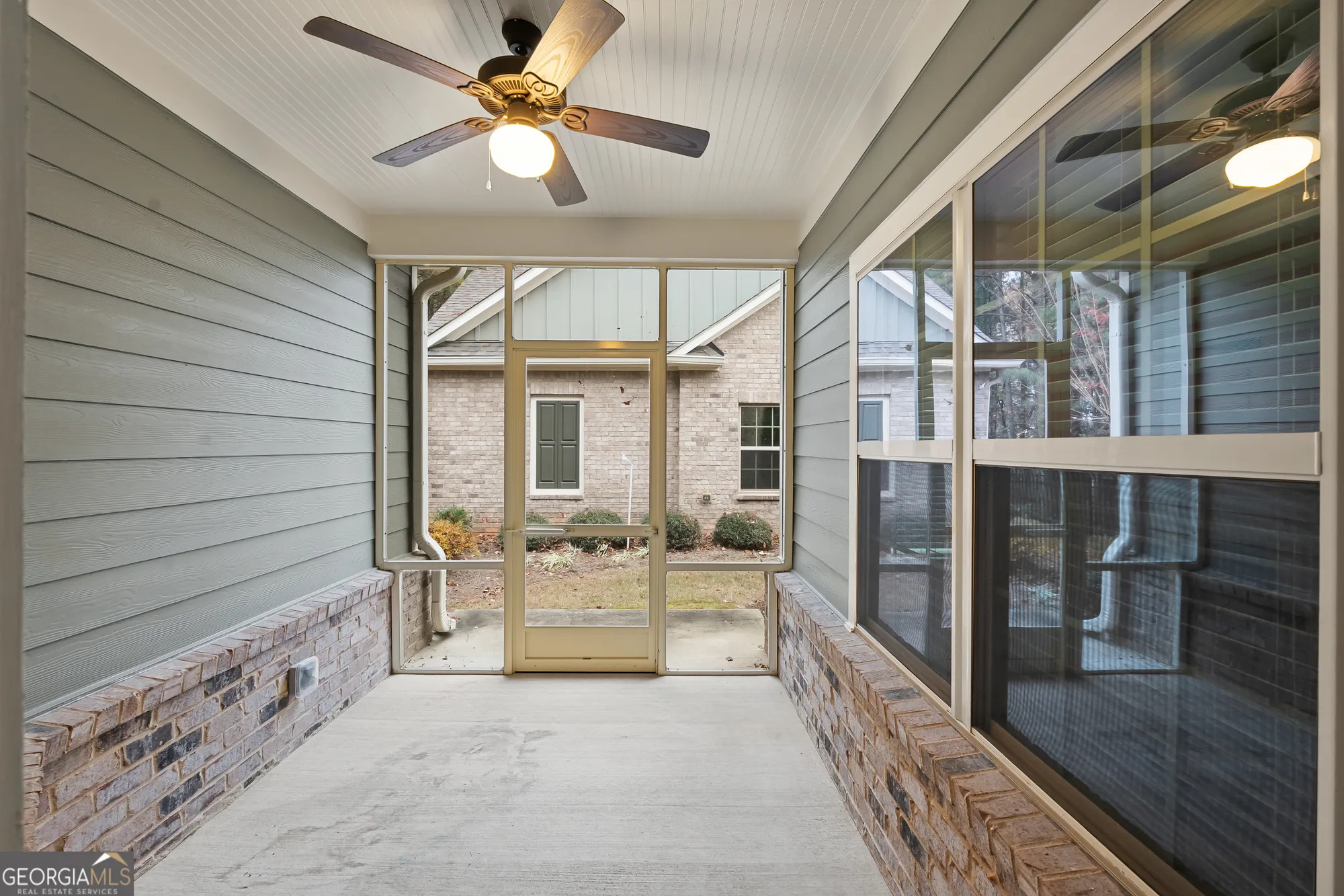 Property Slideshow image 24 of 29 | 1976 grove field ln 33, Marietta, GA, 30064