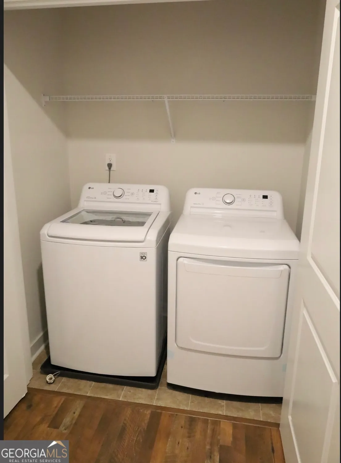 Property Slideshow image 10 of 19 | 2845 long shadow ct, Snellville, GA, 30078