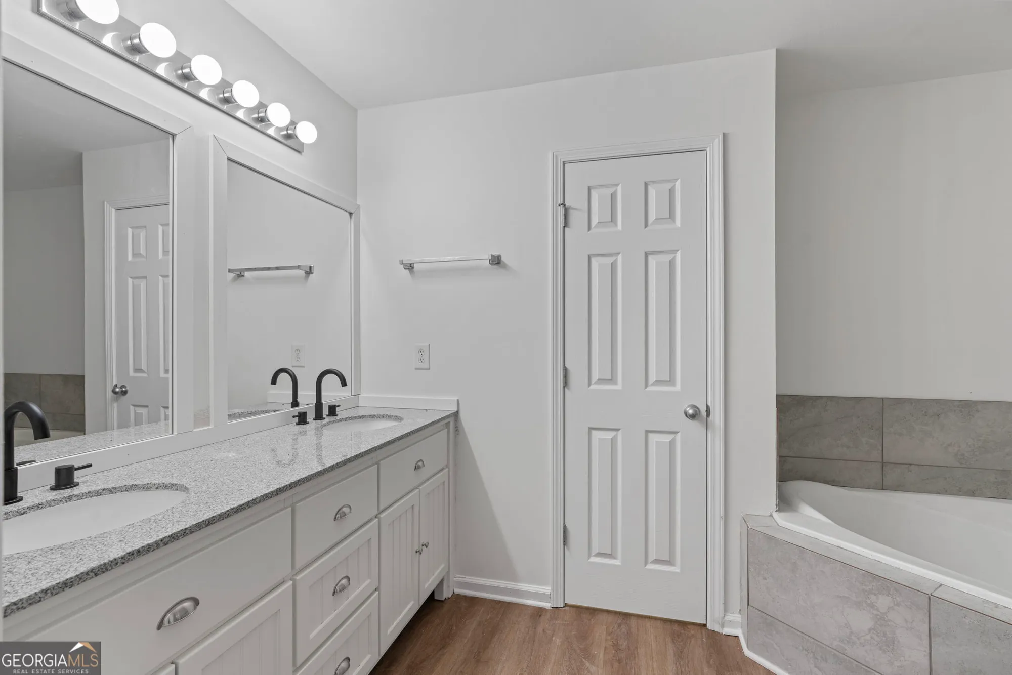 Property Slideshow image 10 of 23 | 374 creek manor way, Suwanee, GA, 30024