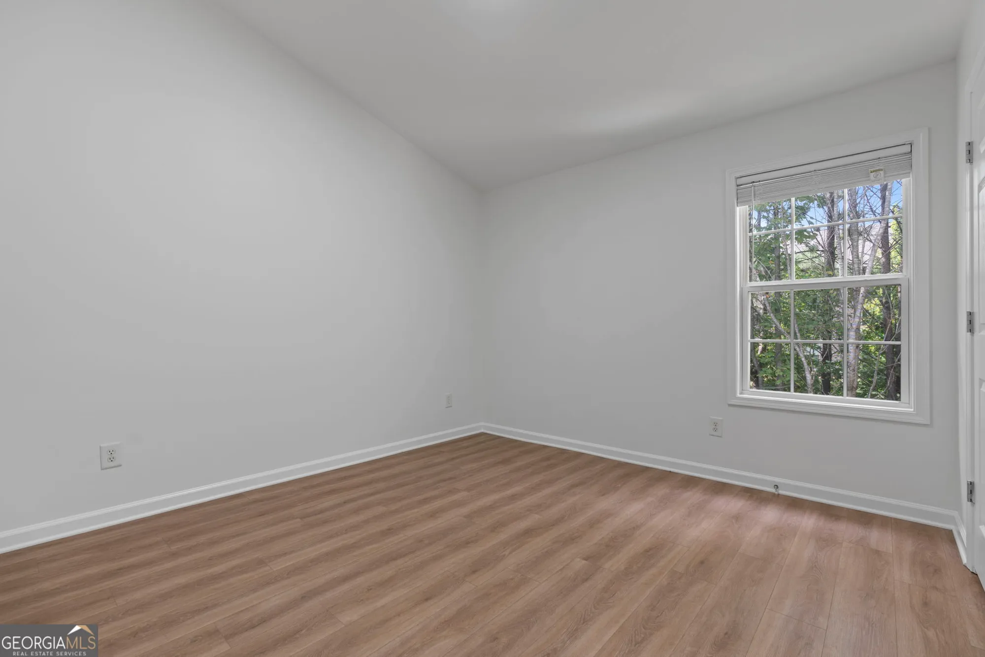 Property Slideshow image 4 of 23 | 374 creek manor way, Suwanee, GA, 30024