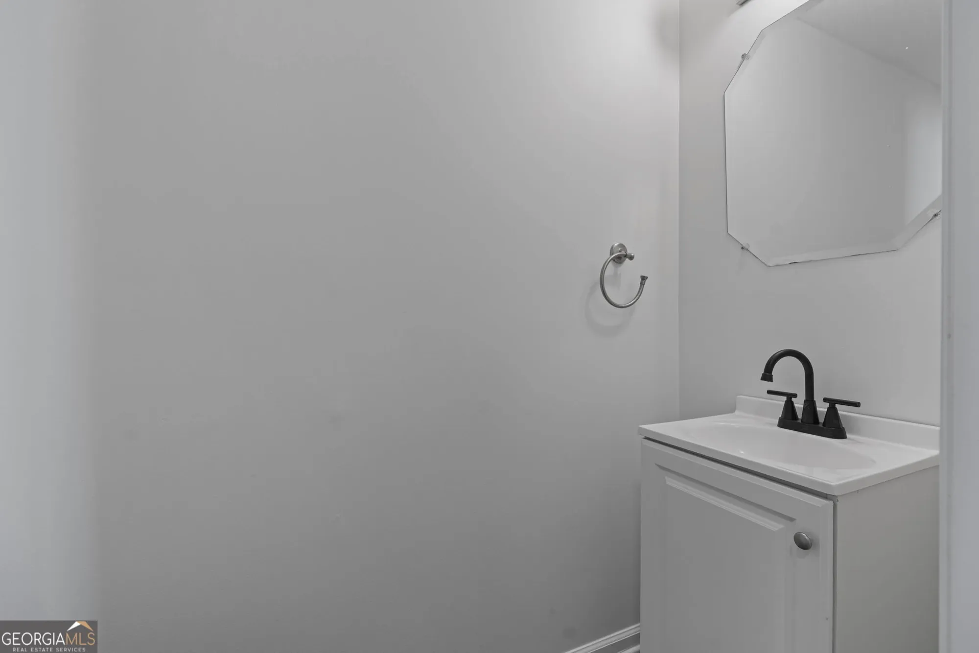 Property Slideshow image 13 of 23 | 374 creek manor way, Suwanee, GA, 30024