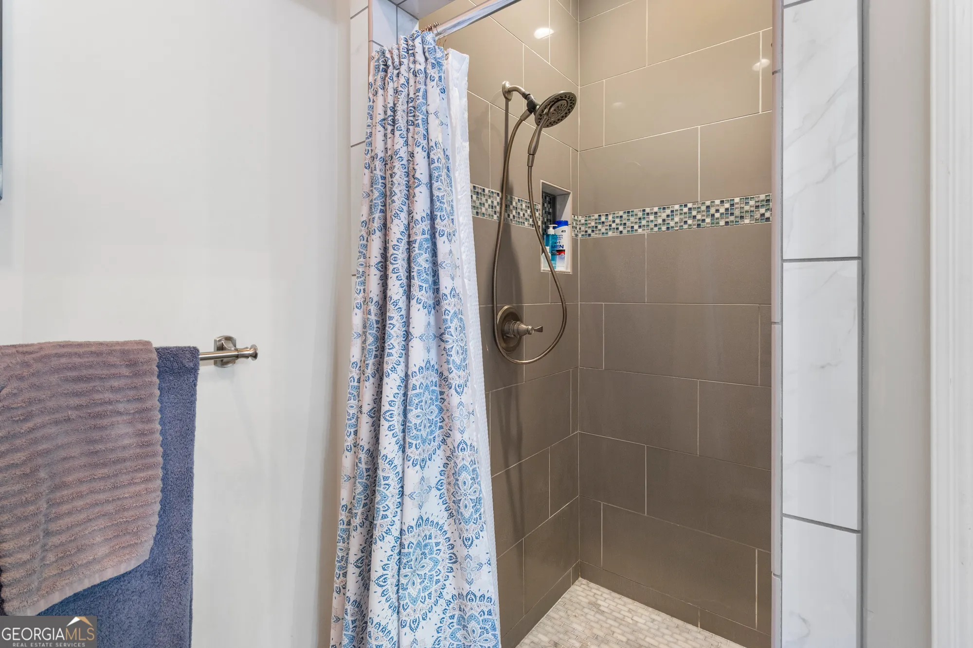 Property Slideshow image 23 of 51 | 6435 looper lake dr, Flowery Branch, GA, 30542