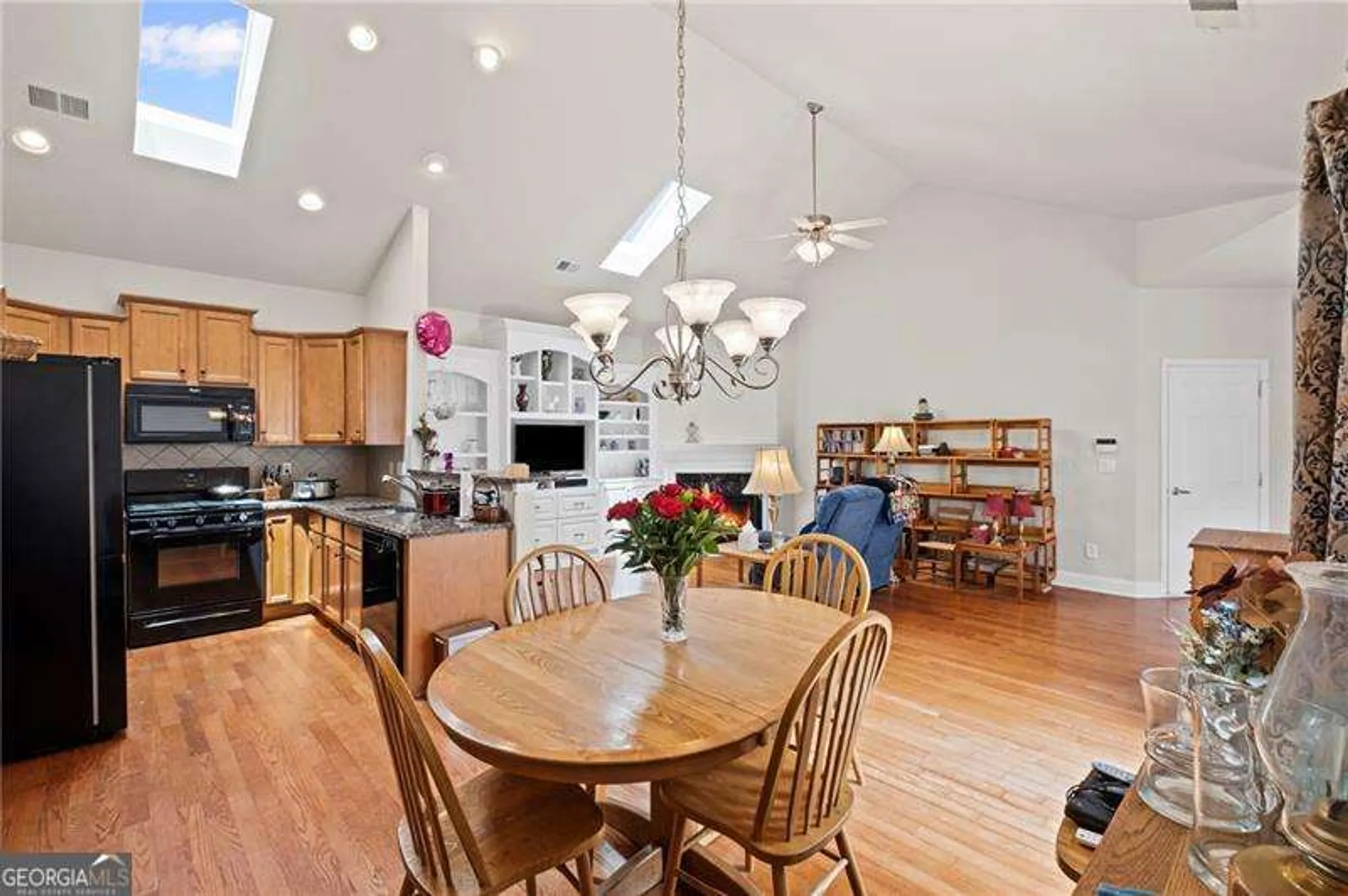 Property Slideshow image 11 of 32 | 329 acuba vw, Woodstock, GA, 30188
