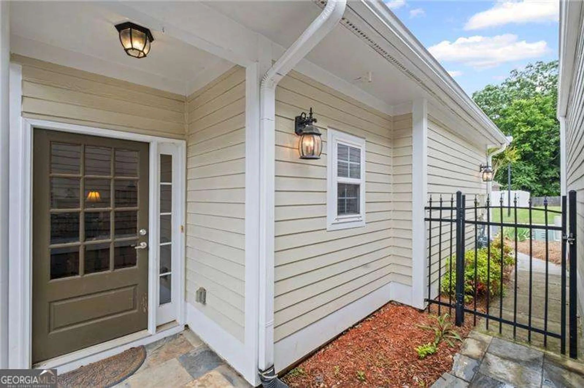 Property Slideshow image 6 of 32 | 329 acuba vw, Woodstock, GA, 30188