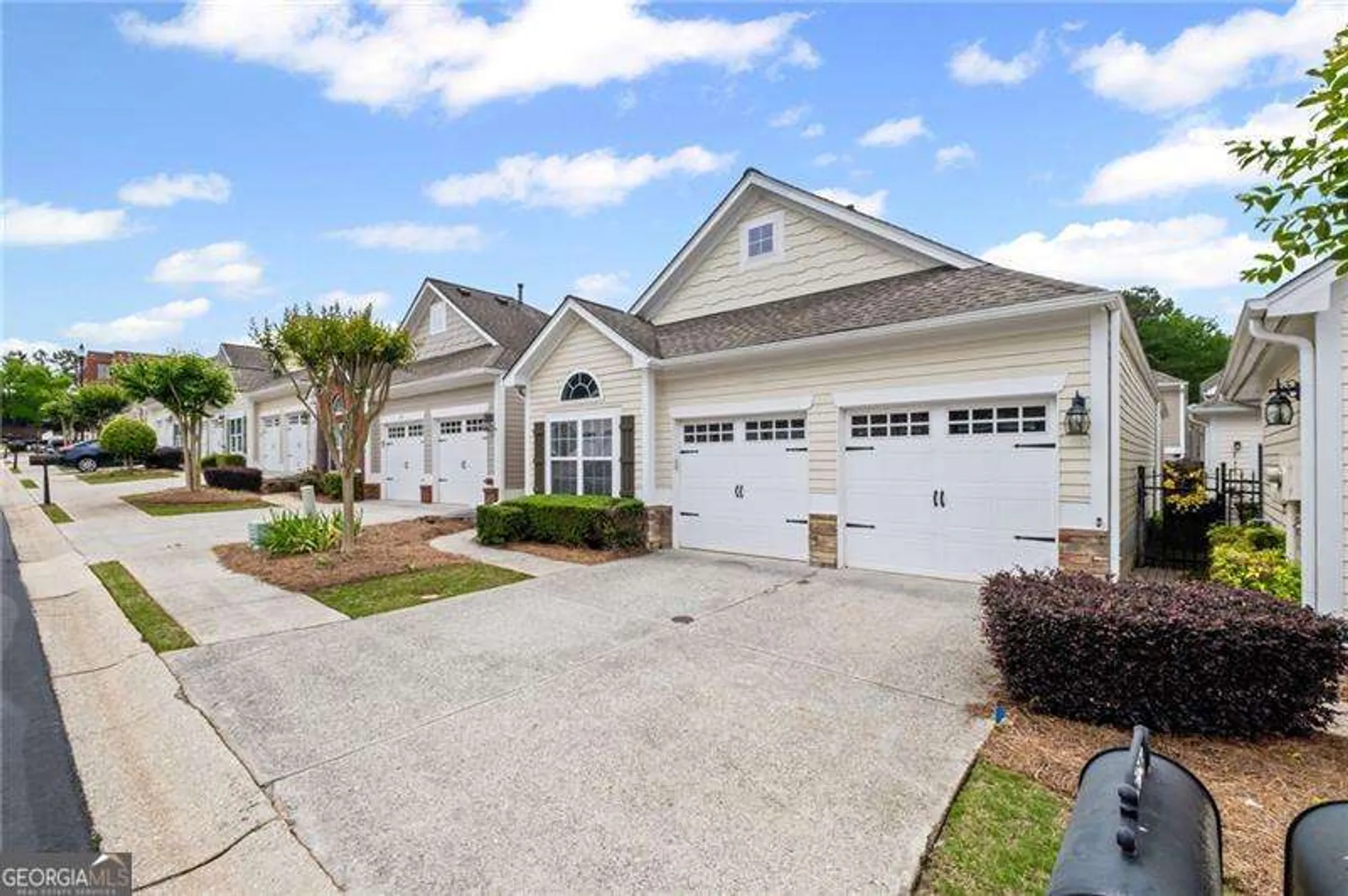 Property Slideshow image 3 of 32 | 329 acuba vw, Woodstock, GA, 30188