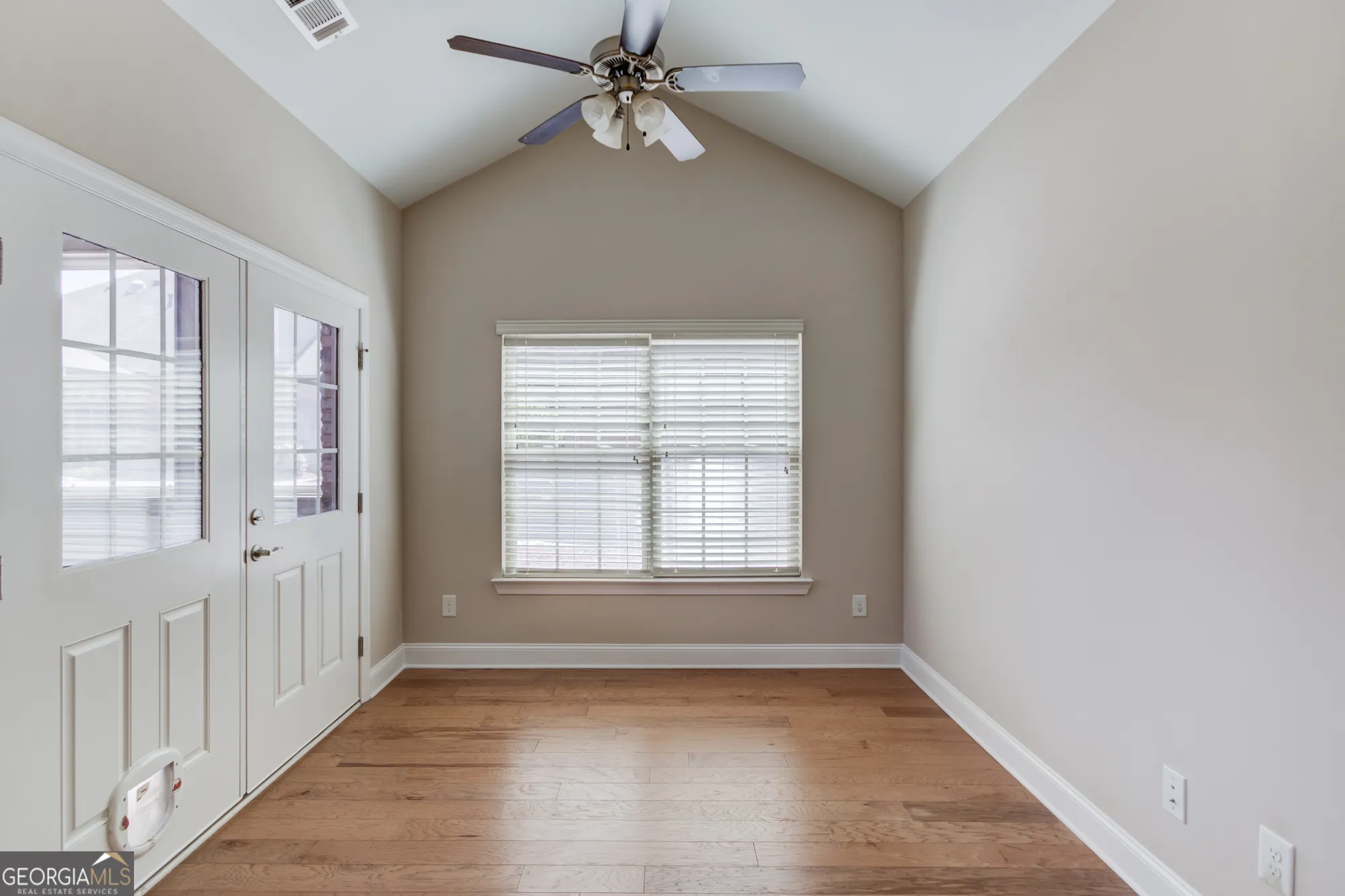 Property Slideshow image 16 of 42 | 4321 lanier ridge walk, Cumming, GA, 30041