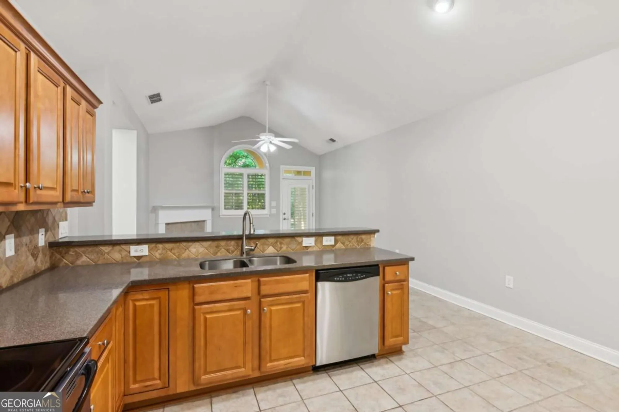 Property Slideshow image 11 of 30 | 2593 grapevine cir # 301, Cumming, GA, 30041