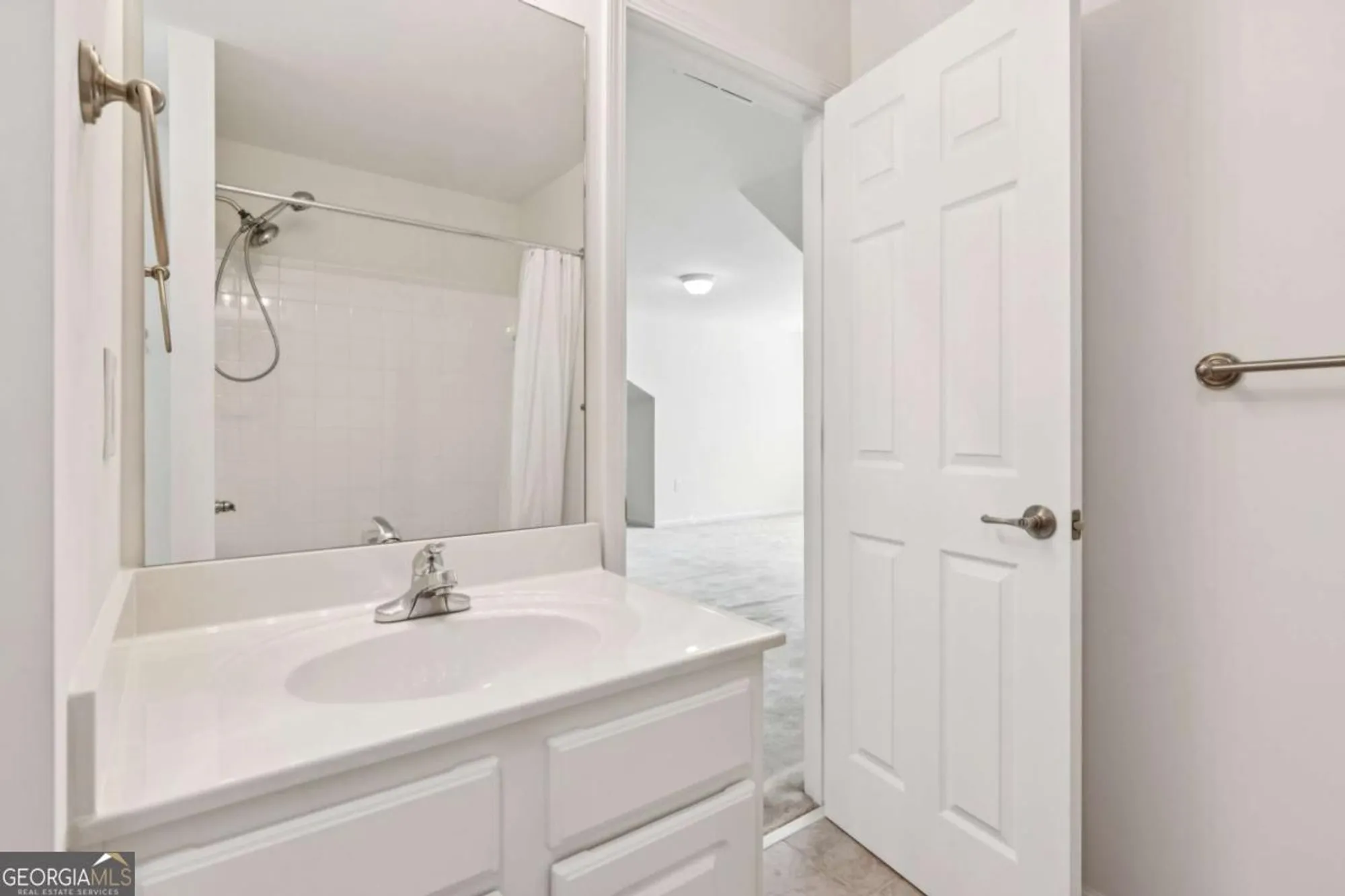 Property Slideshow image 24 of 30 | 2593 grapevine cir # 301, Cumming, GA, 30041