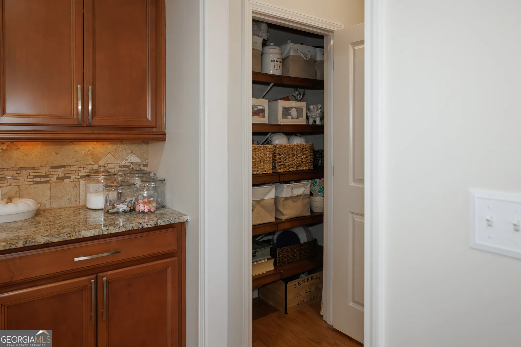 Property Slideshow image 16 of 42 | 2699 middlecreek way, Cumming, GA, 30041