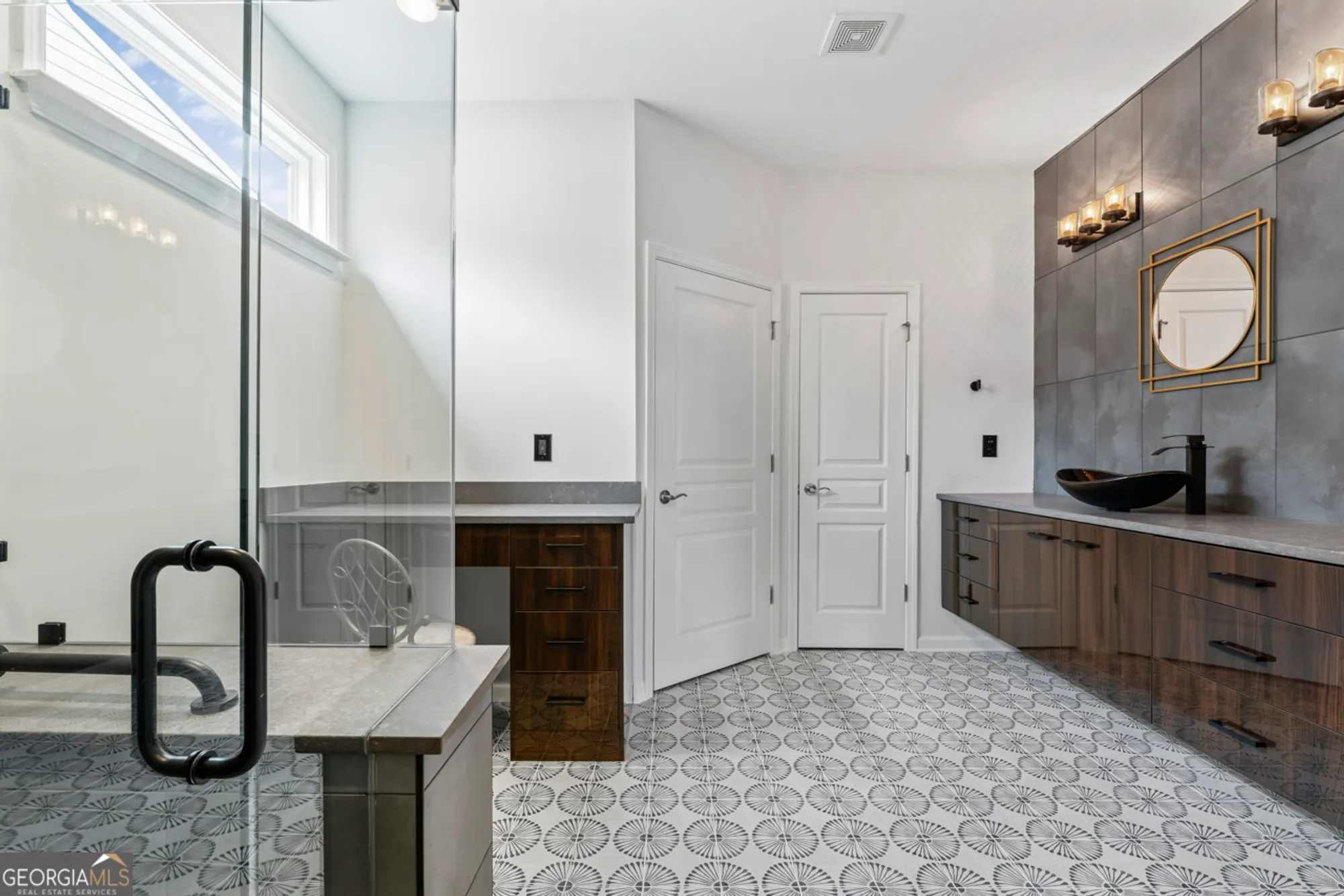 Property Slideshow image 19 of 30 | 135 crape myrtle dr, Griffin, GA, 30223