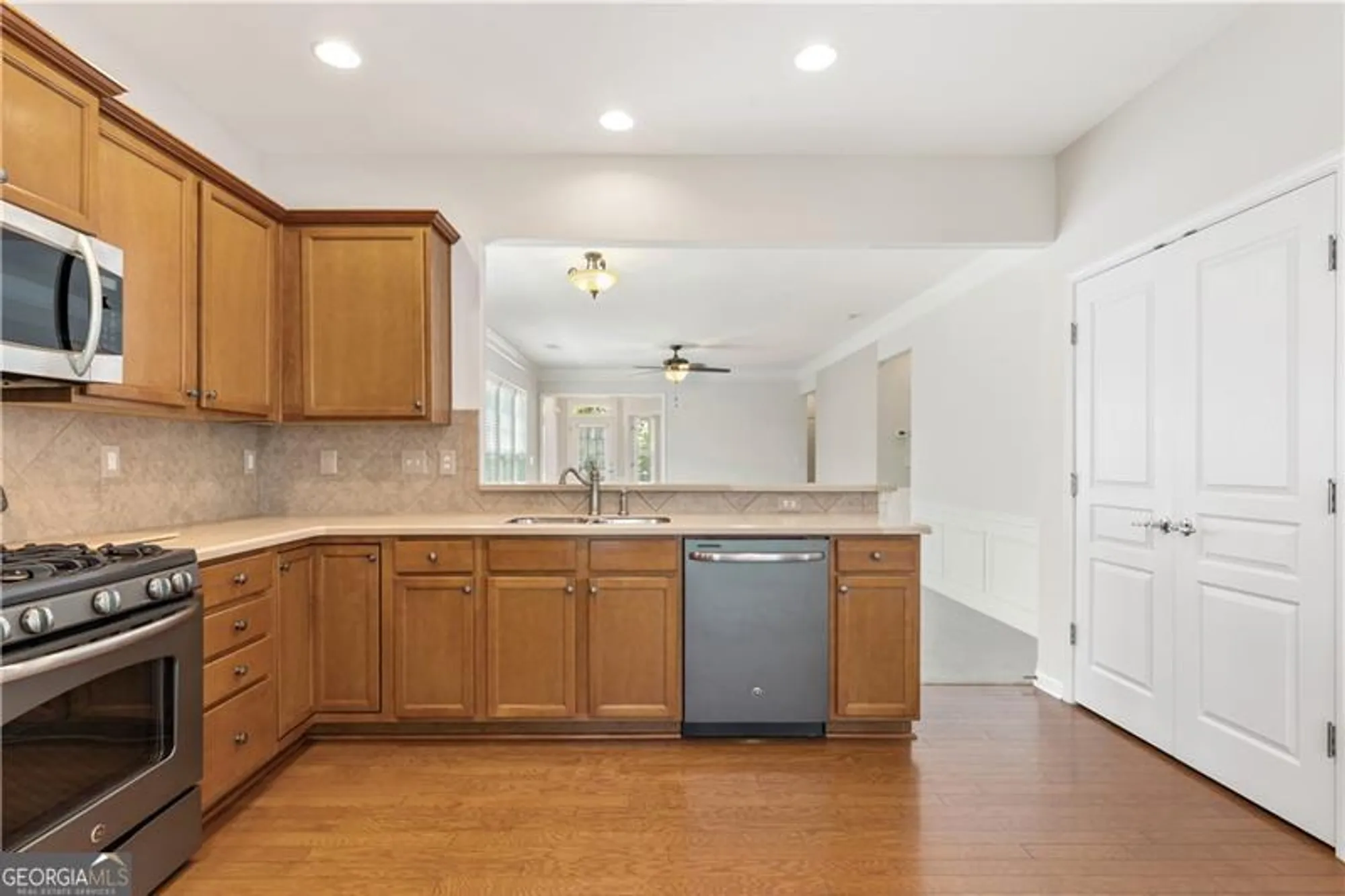 Property Slideshow image 14 of 47 | 6241 greenstone cir, Hoschton, GA, 30548