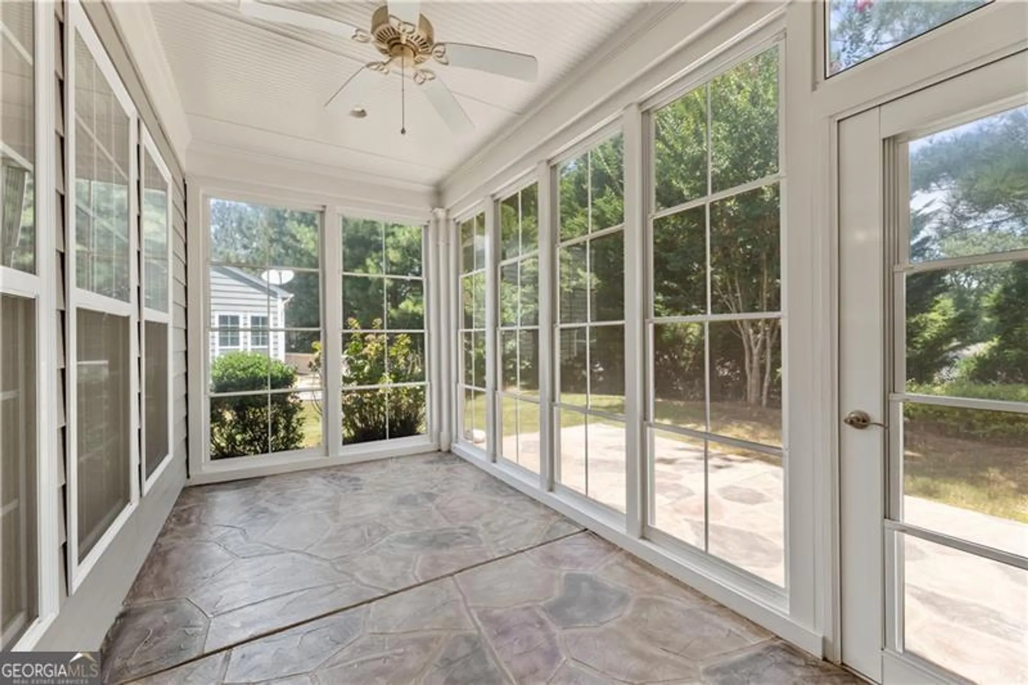 Property Slideshow image 18 of 47 | 6241 greenstone cir, Hoschton, GA, 30548