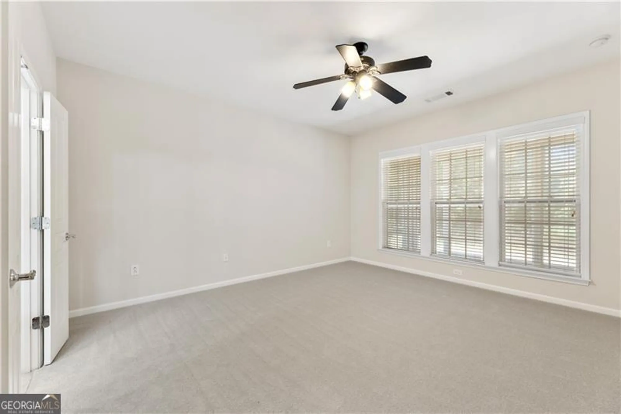Property Slideshow image 20 of 47 | 6241 greenstone cir, Hoschton, GA, 30548